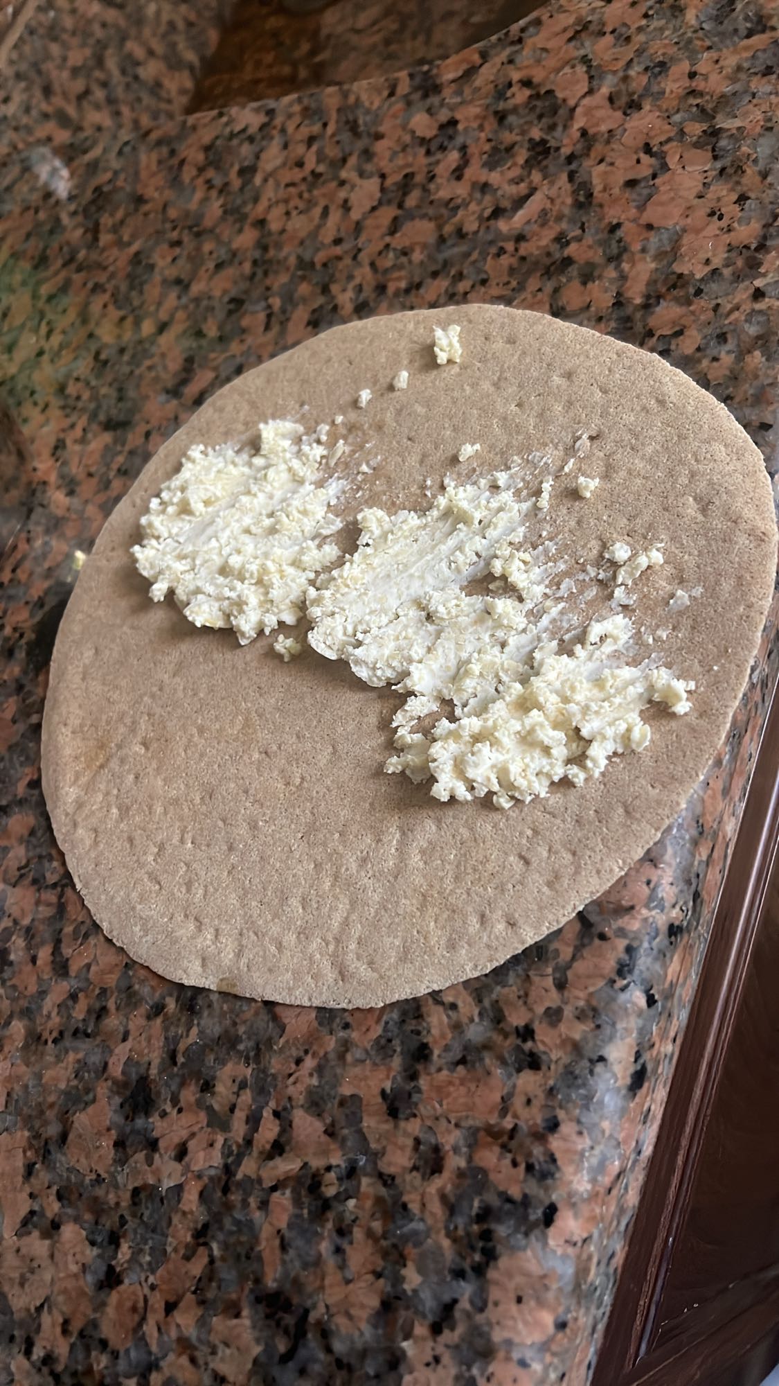 2 balls of keshek conserved in olive oil in a oat tannour bread