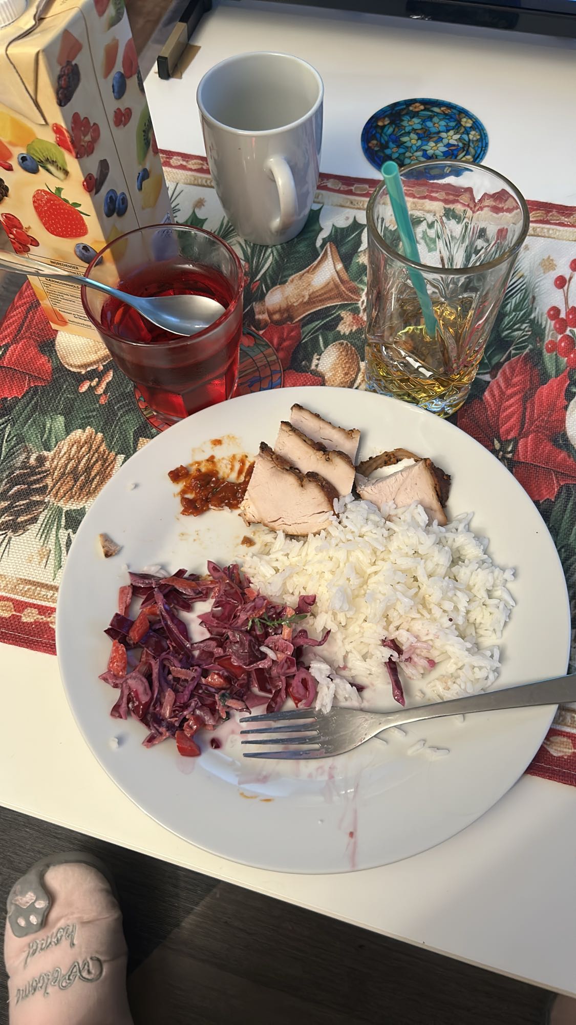 Курица с рисом и салатом