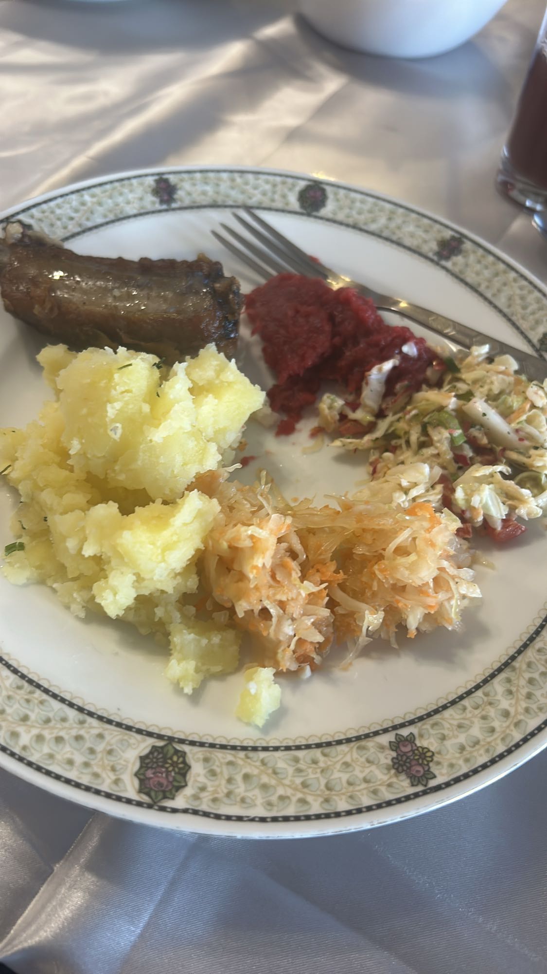 obiad z ziemniakami i surówką