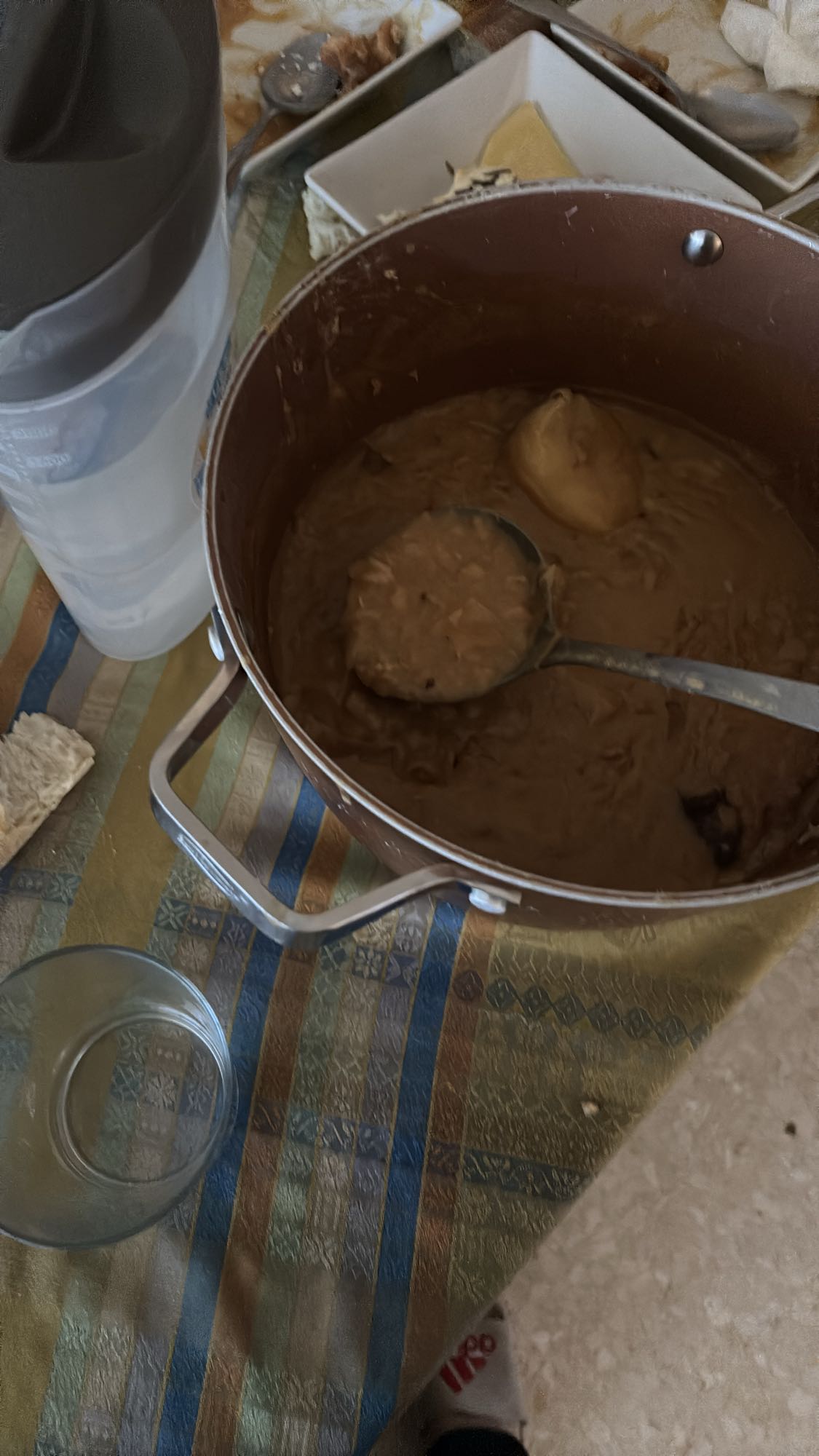 Chícharos con chorizo y carne