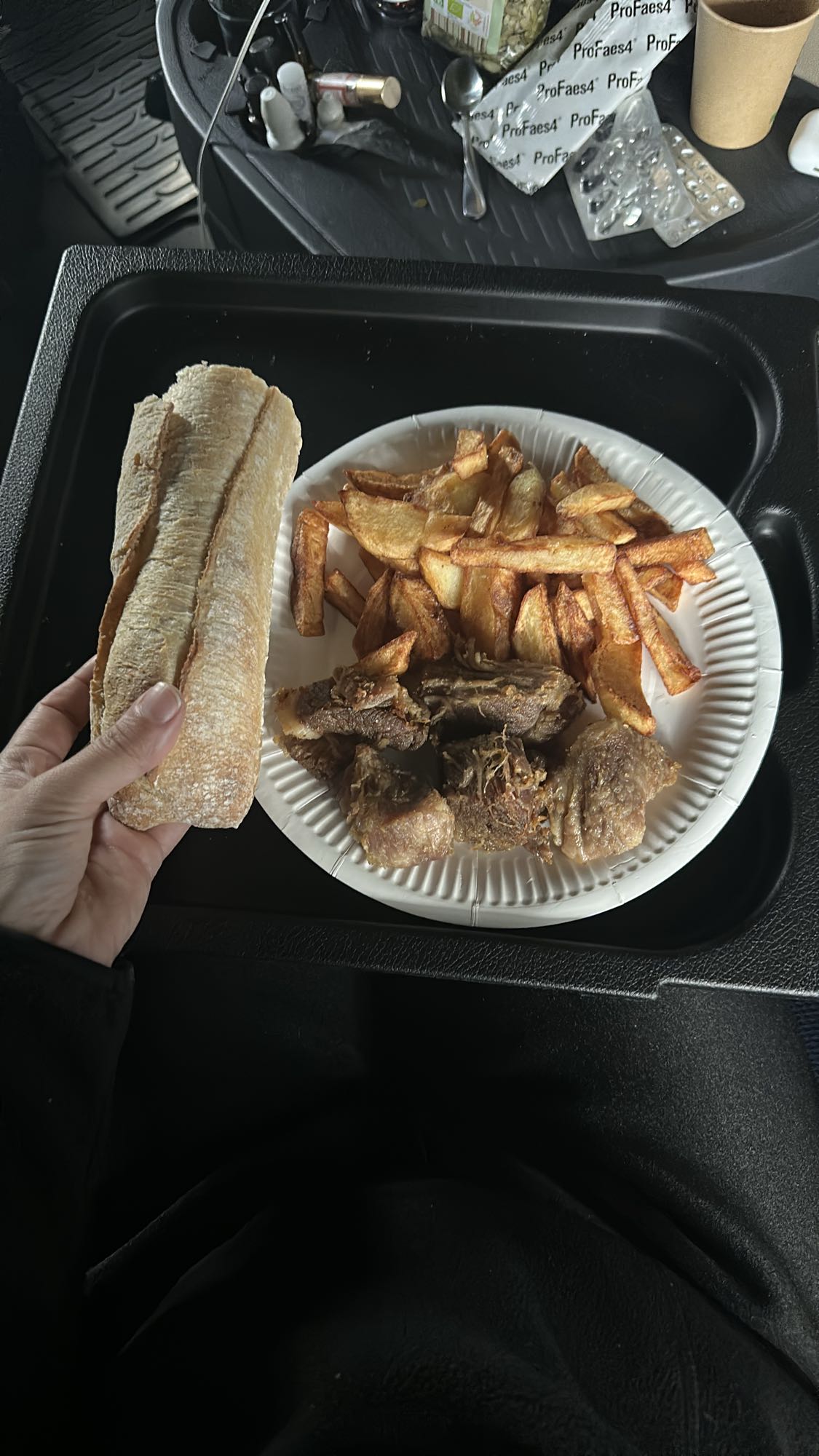 Cartofi, carne și pâine