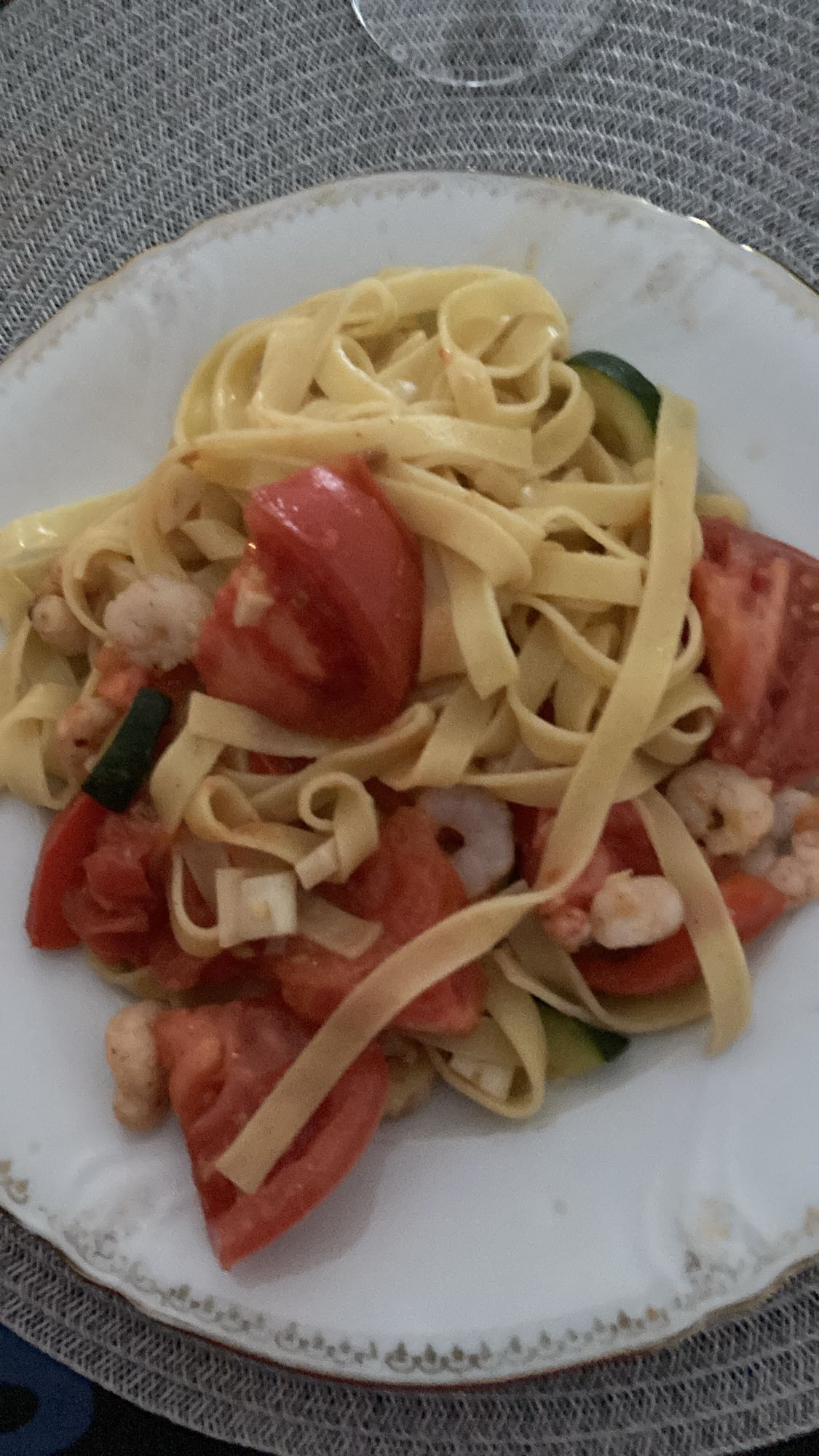Tagliatelle med räkor & grönsaker