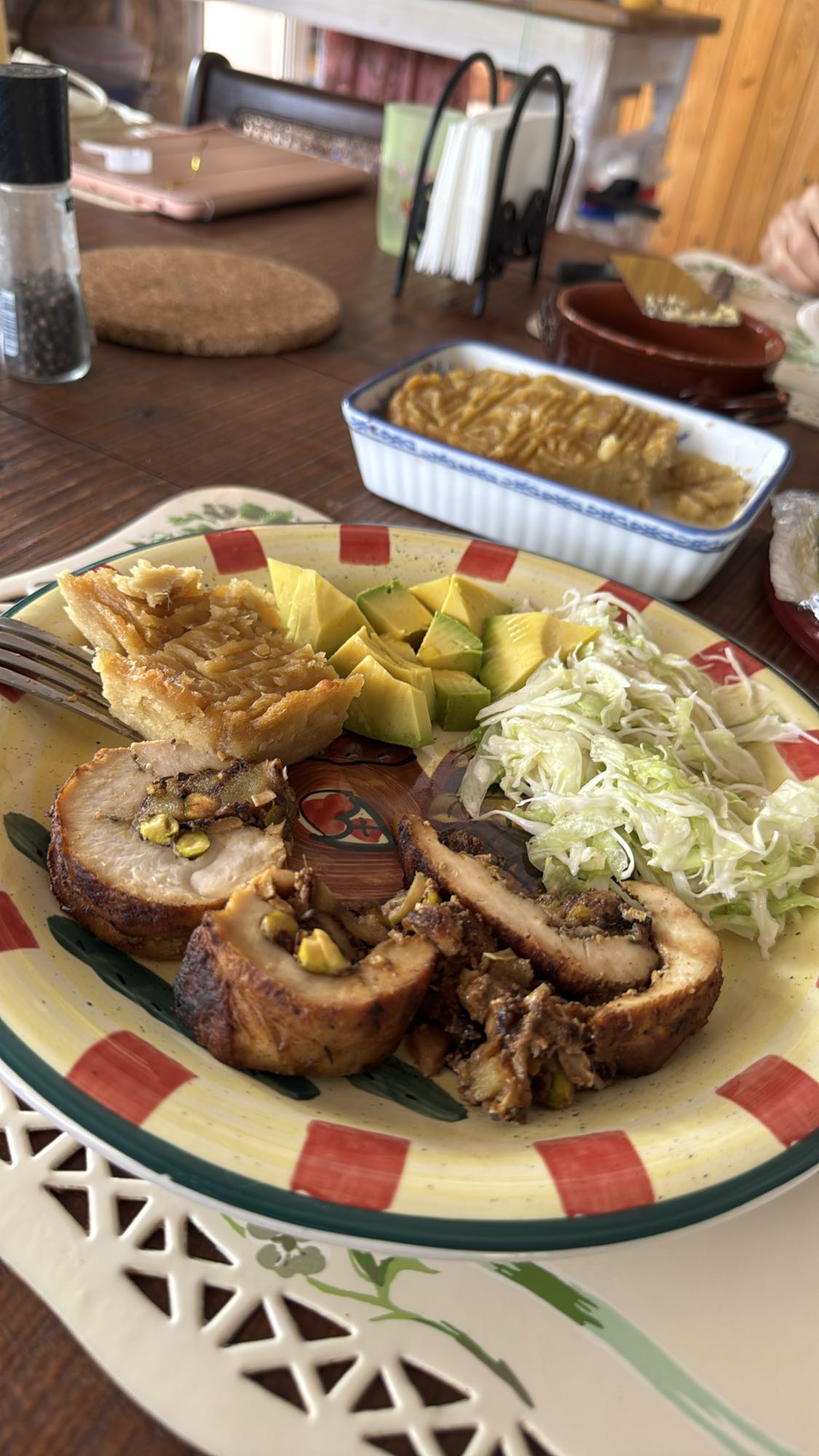 Plato con carne y guarnición