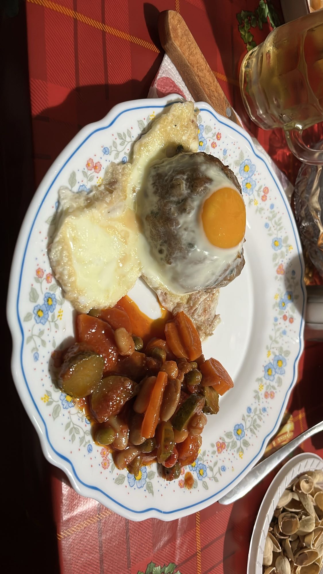 Кюфте с яйце и зеленчуци