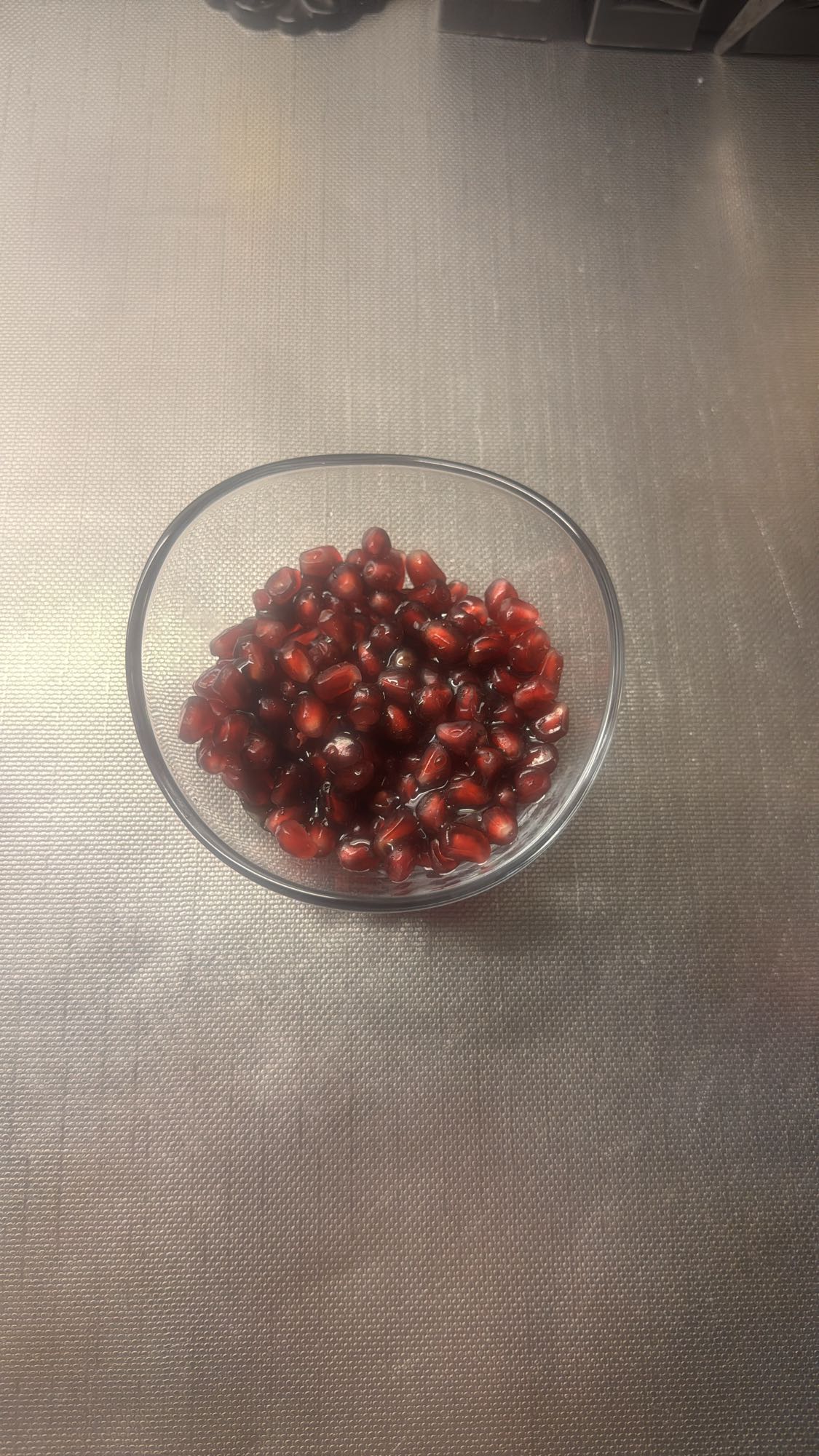 Granatäpplekärnor skål