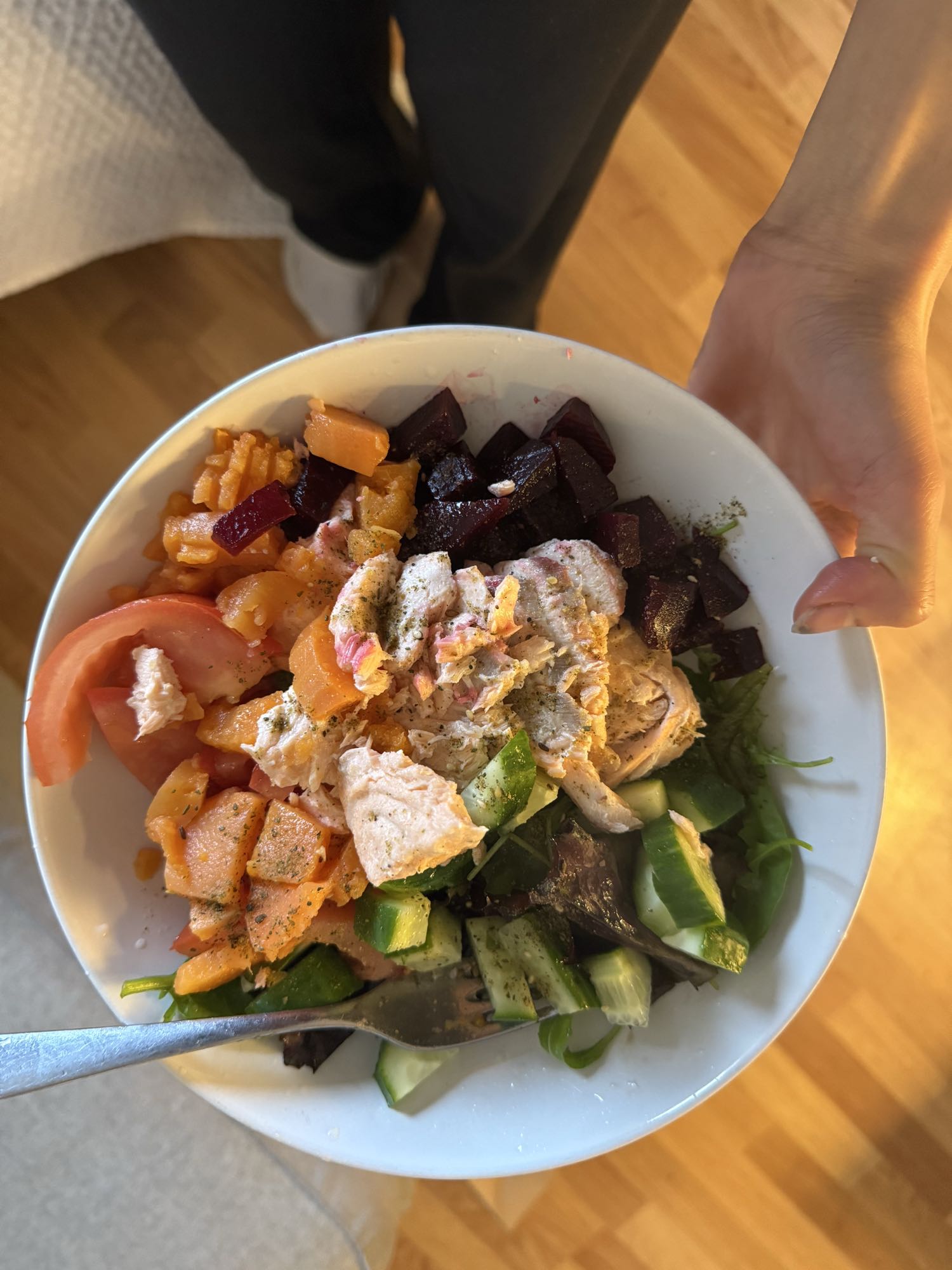 Lax- och grönsaksskål