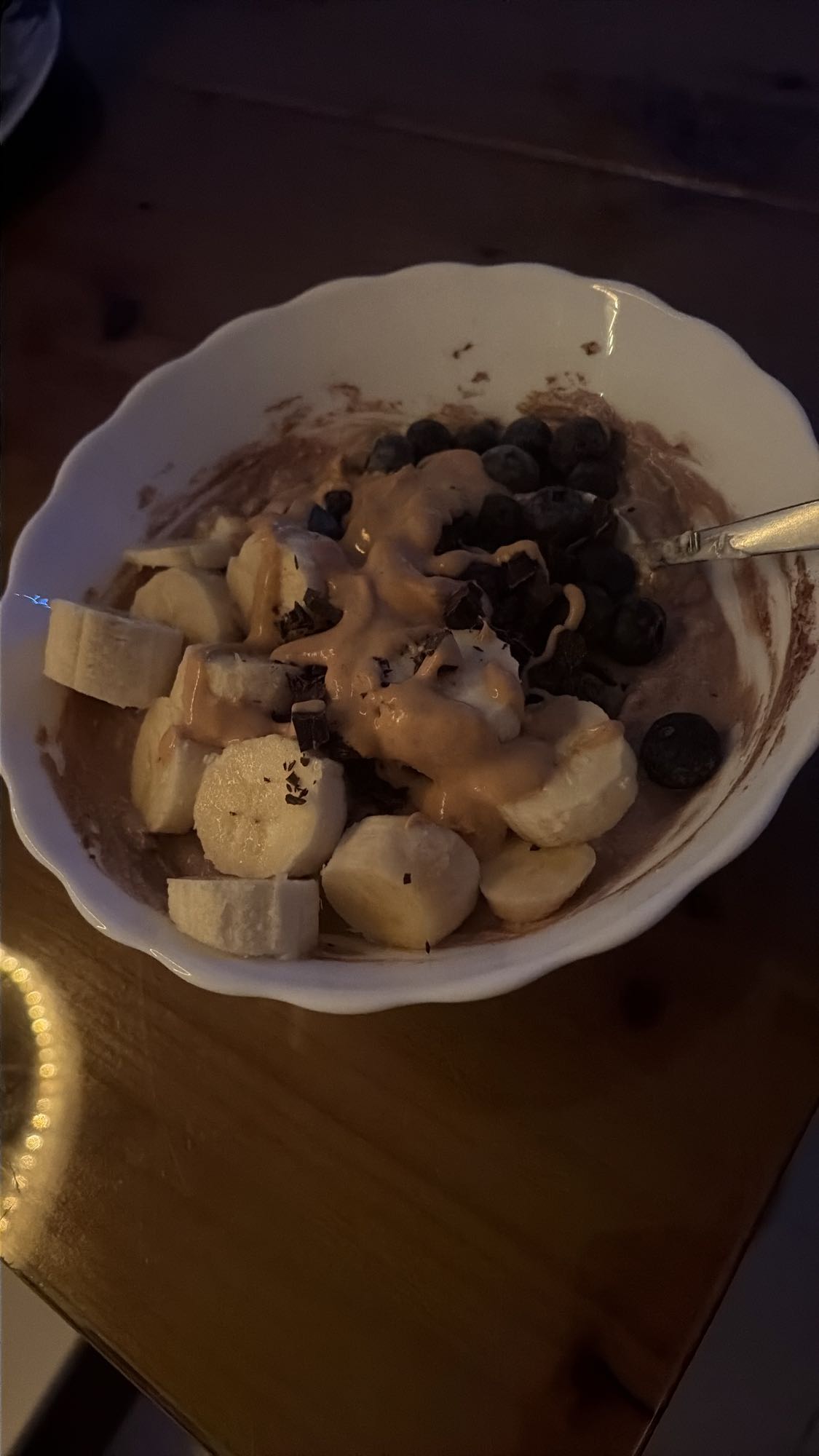 Bowl cu brânză cottage, banană, afine și PB fit