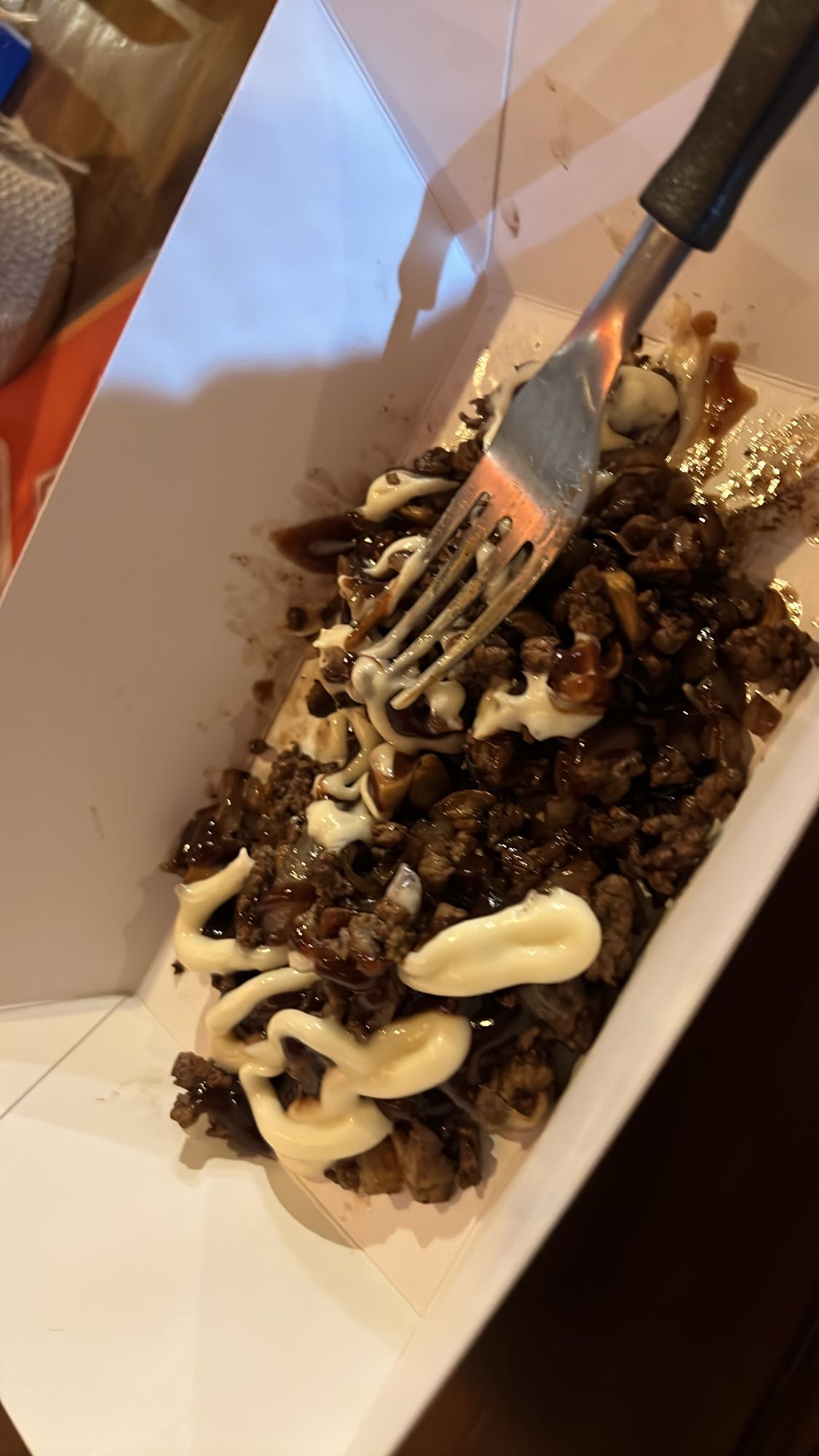 Beef bowl with onion, barbecue sauce and mayonnaise