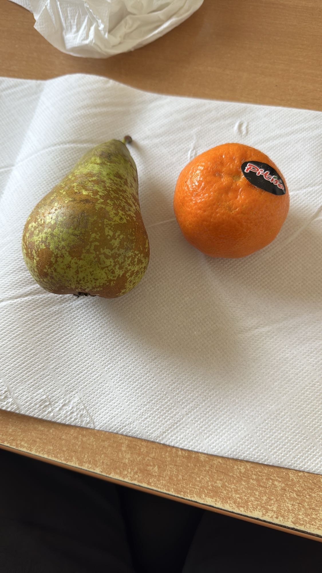 Pera y mandarina