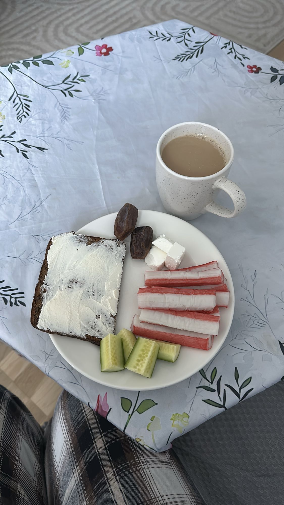 Завтрак с крабовыми палочками