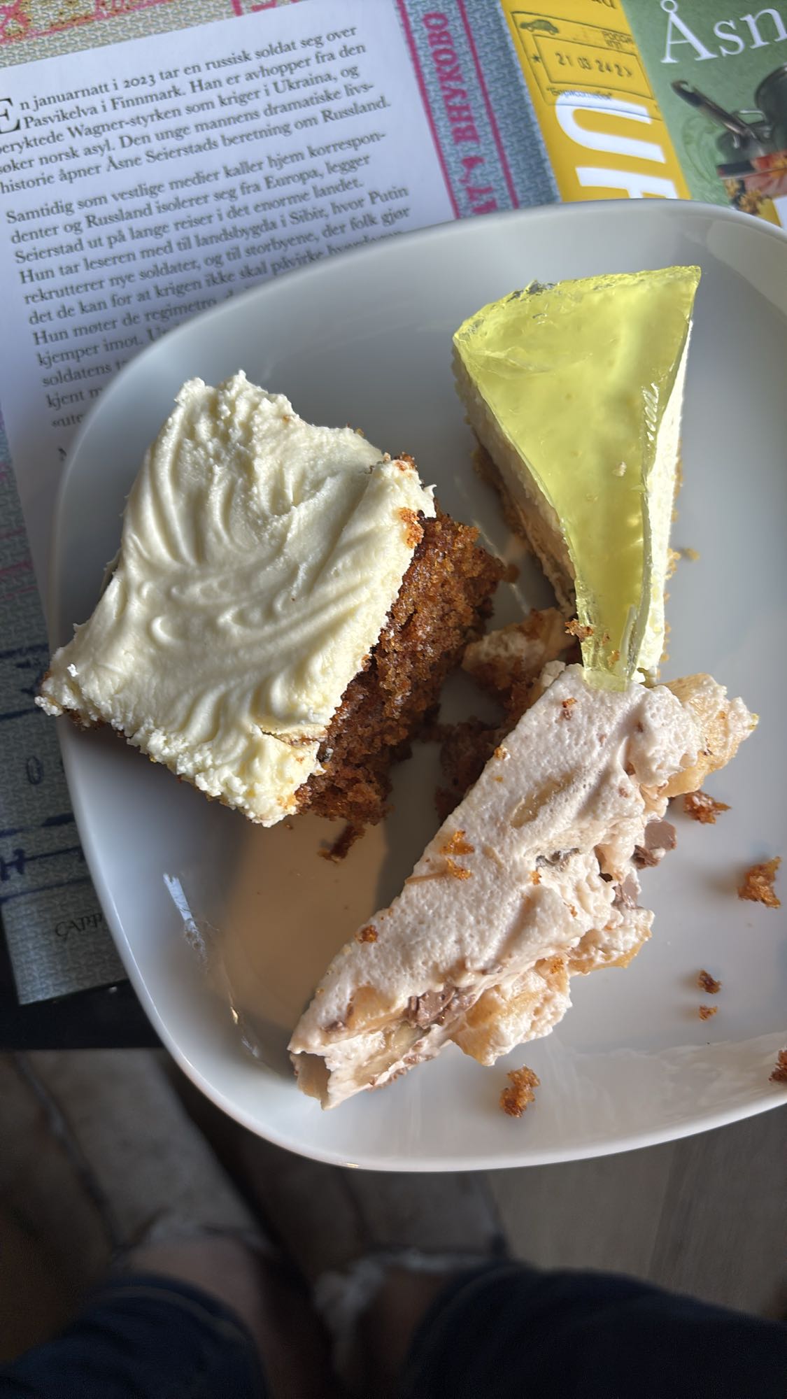 Kakeutvalg på tallerken