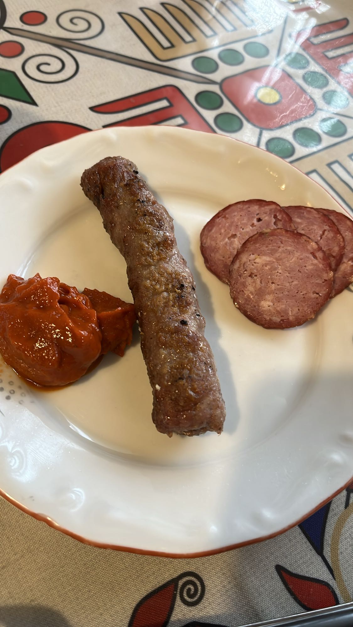 Кебап с луканка и лютеница