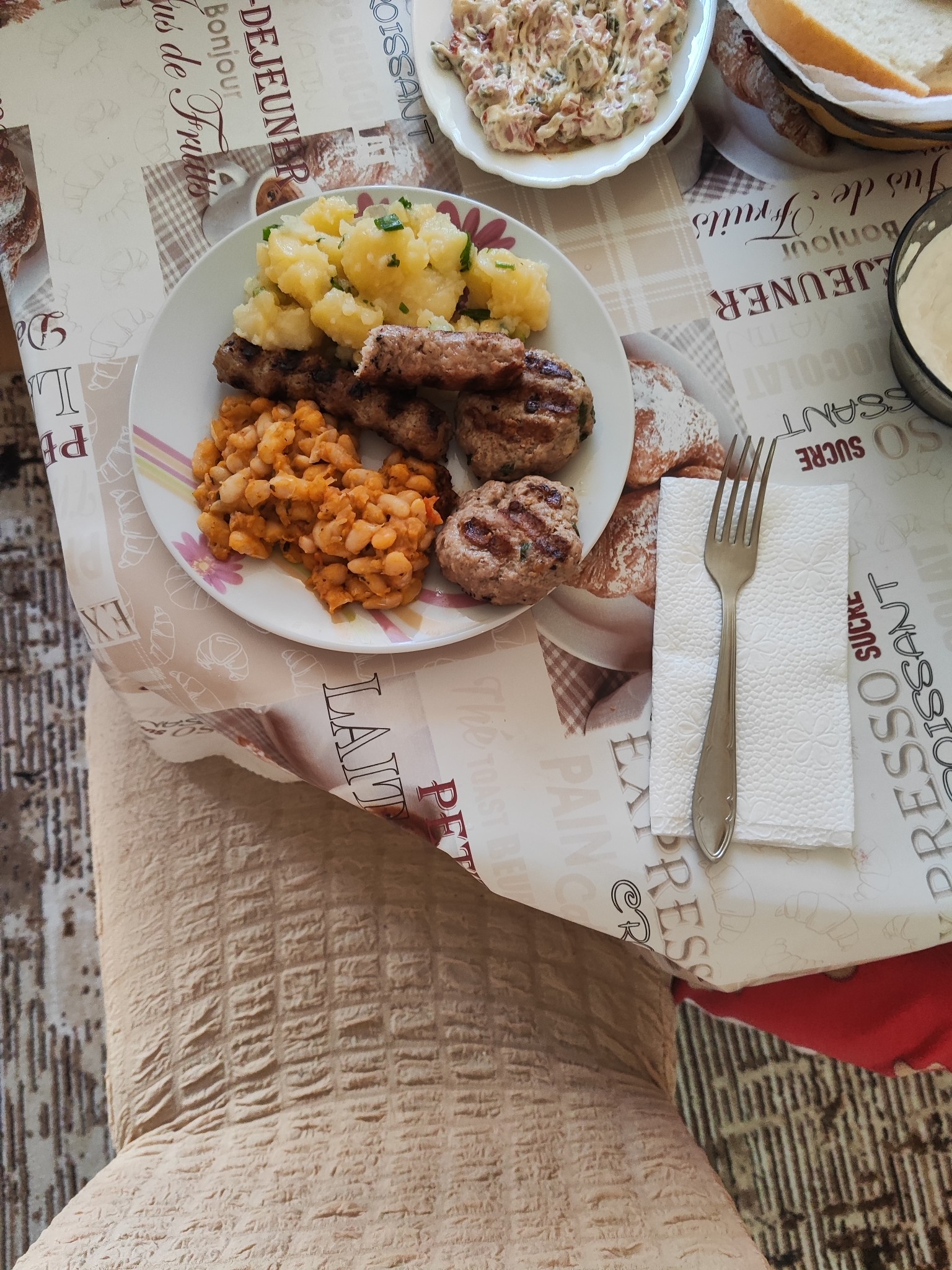 Grilled meat with potatoes