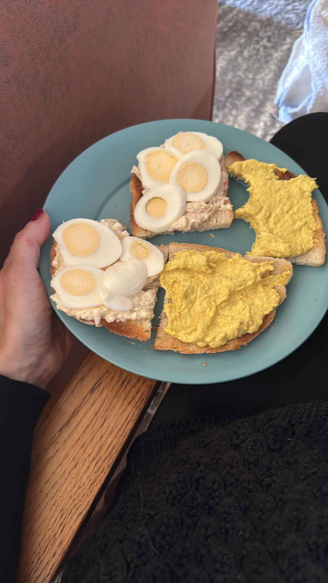 Toast met ei en hummus