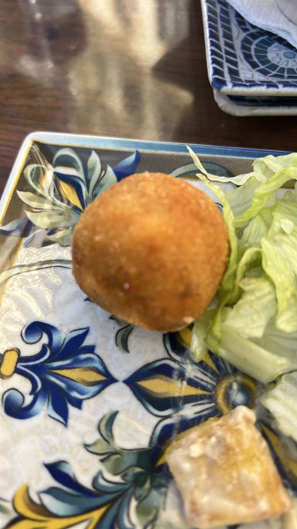 croqueta con lechuga