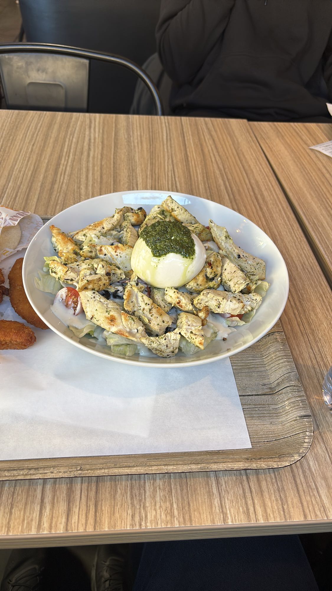 Salade poulet burrata