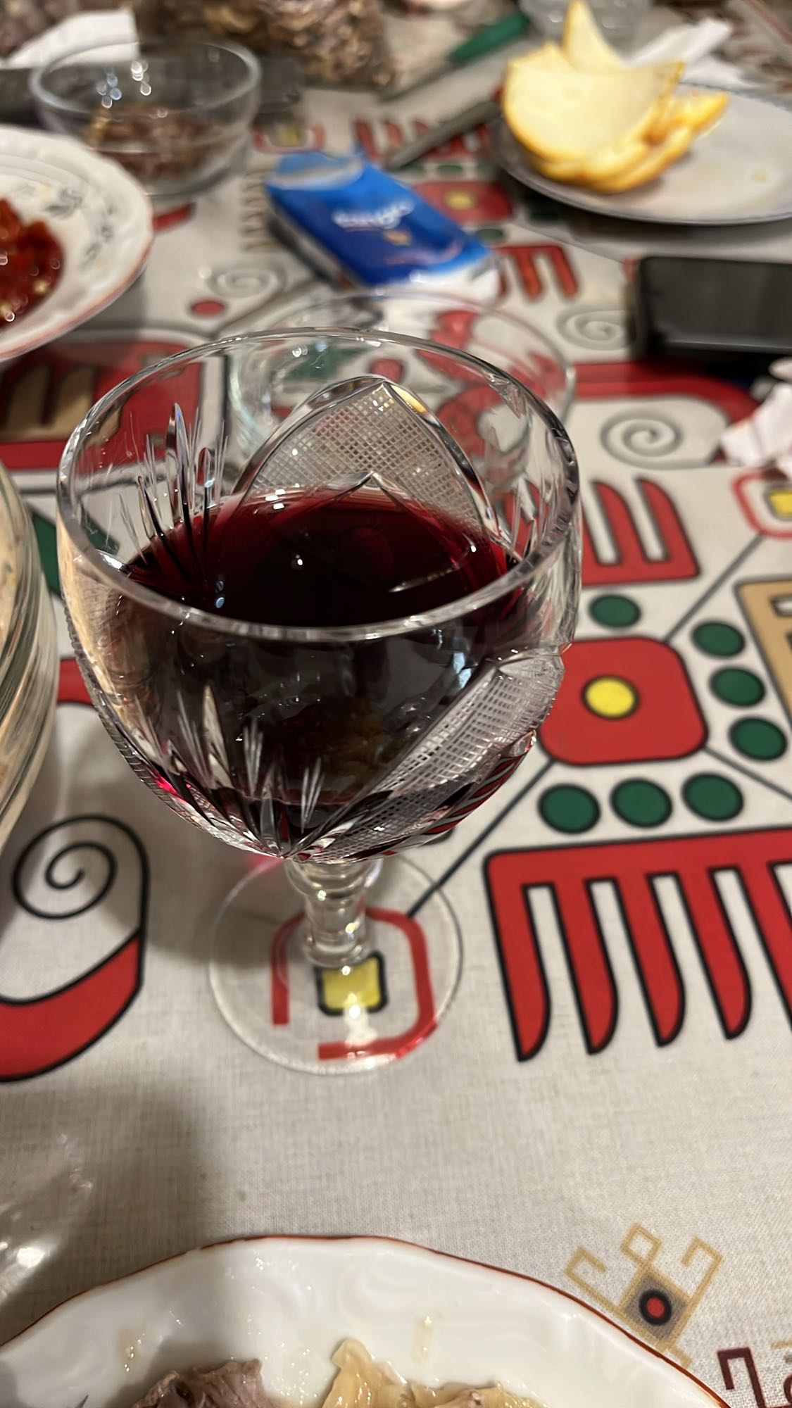 чаша червено вино