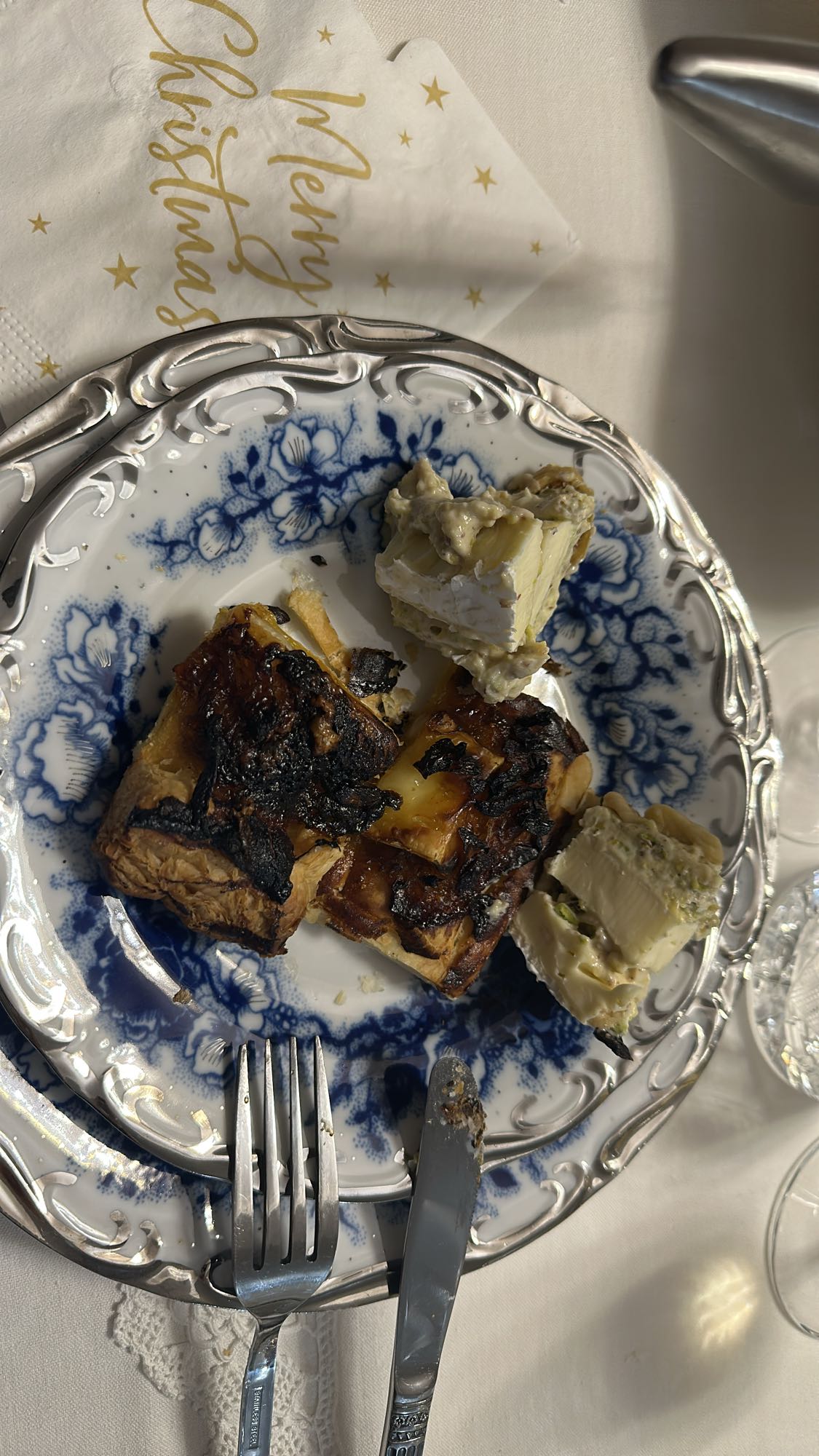 Cheese puff pastry plate