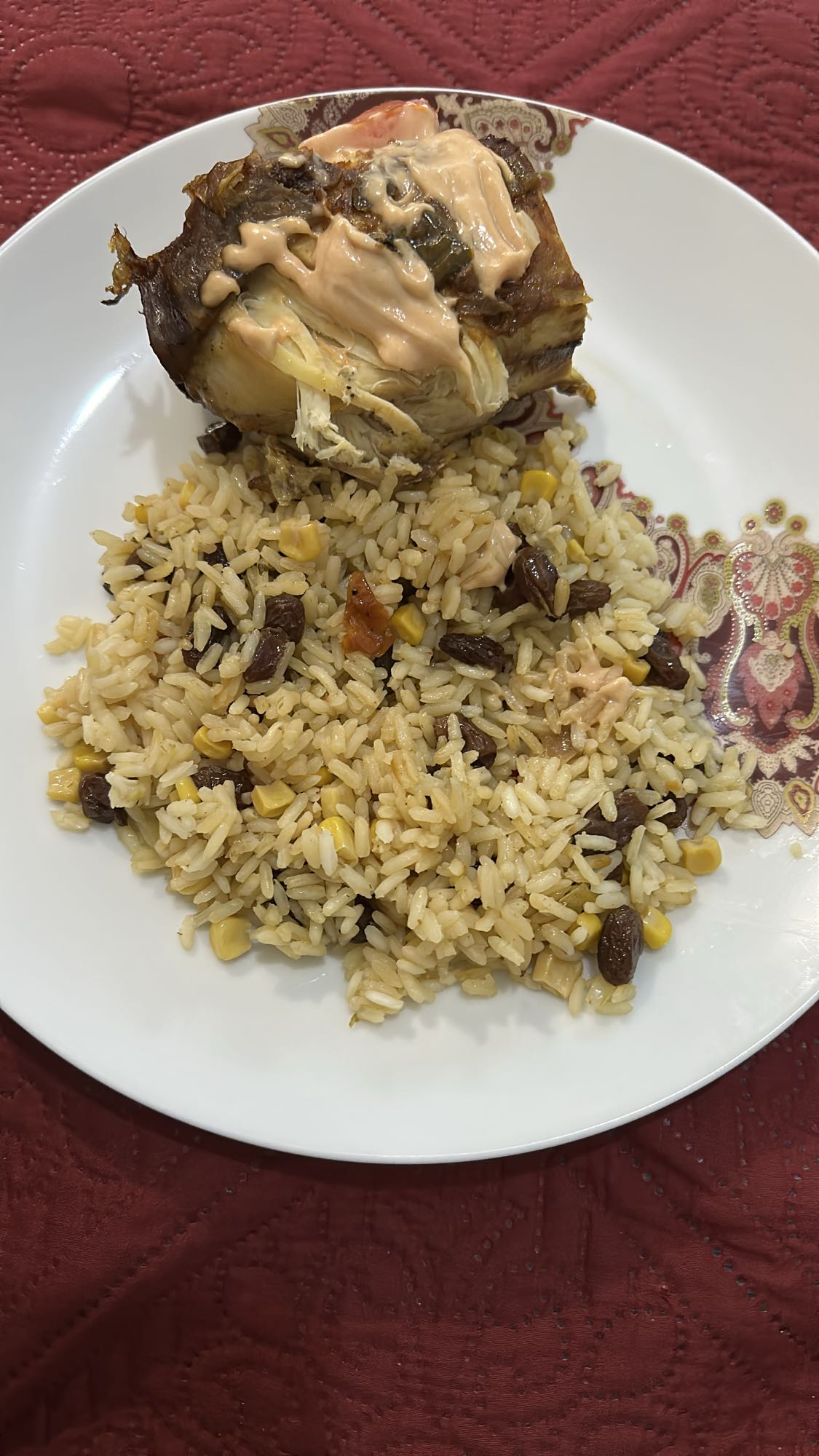 Pollo con arroz y pasas