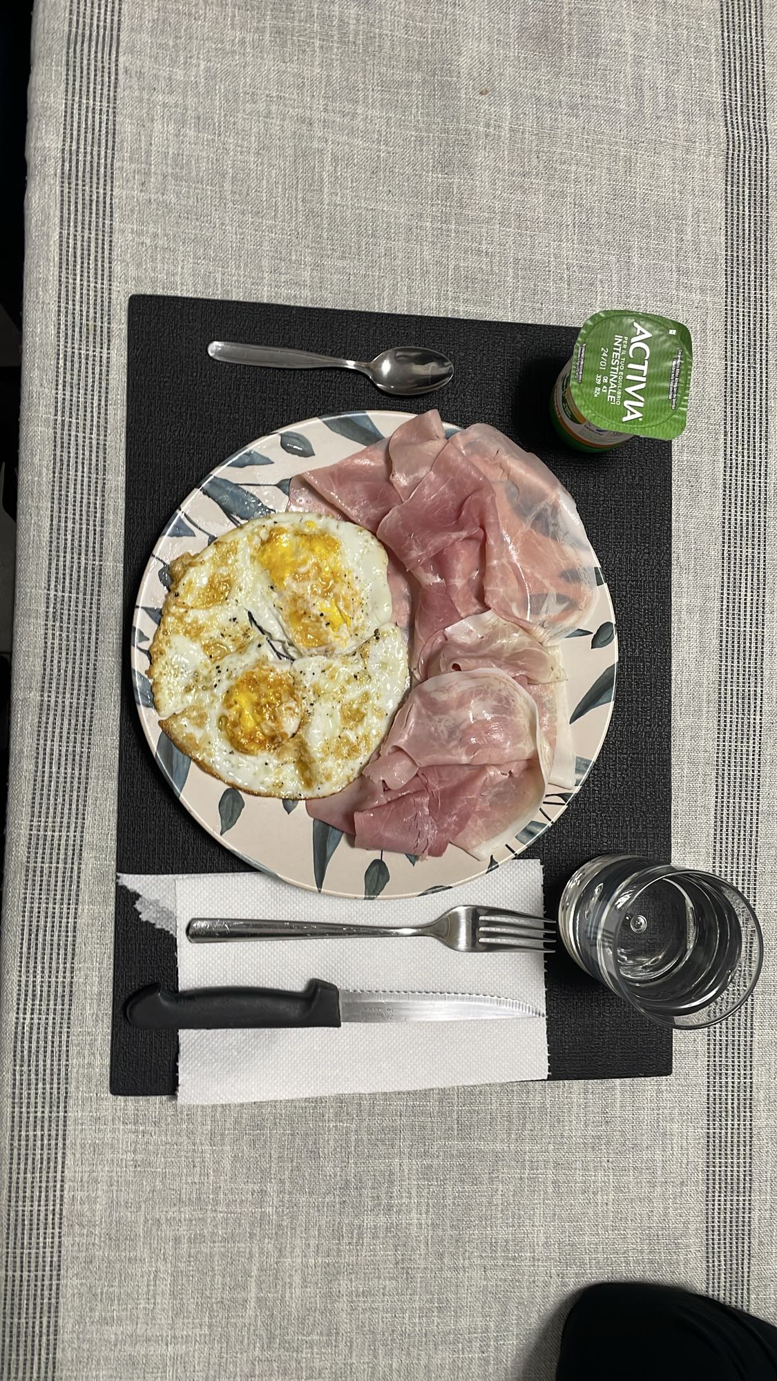 Huevos con jamón y yogur