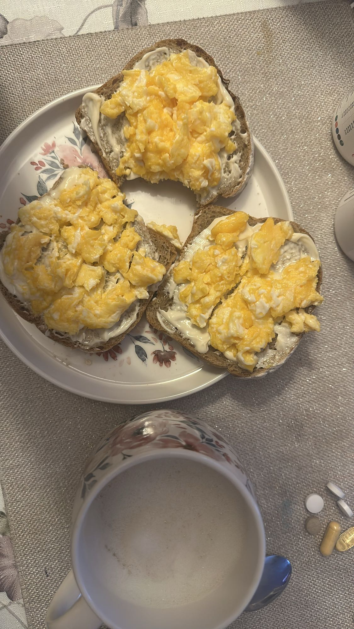 Jajecznica na chlebie