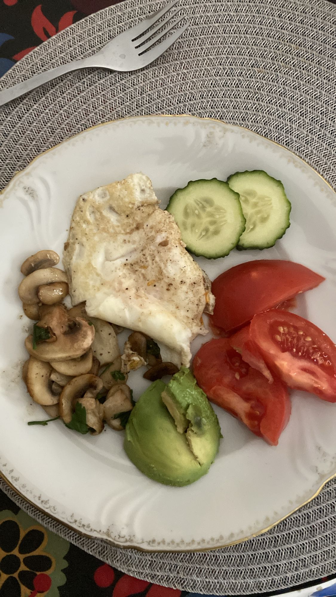 Grönsaksfrukost med ägg