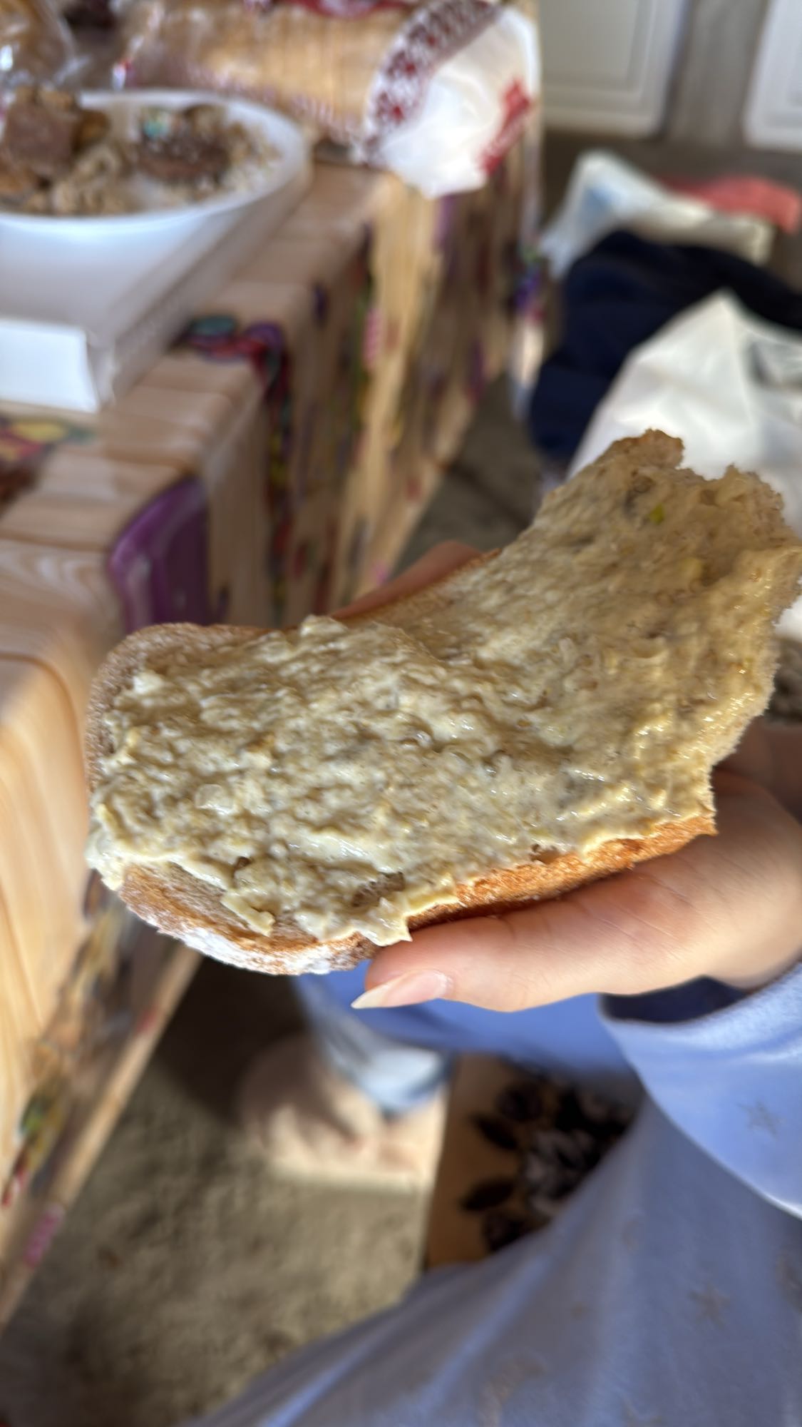 Brot mit Auberginenpaste