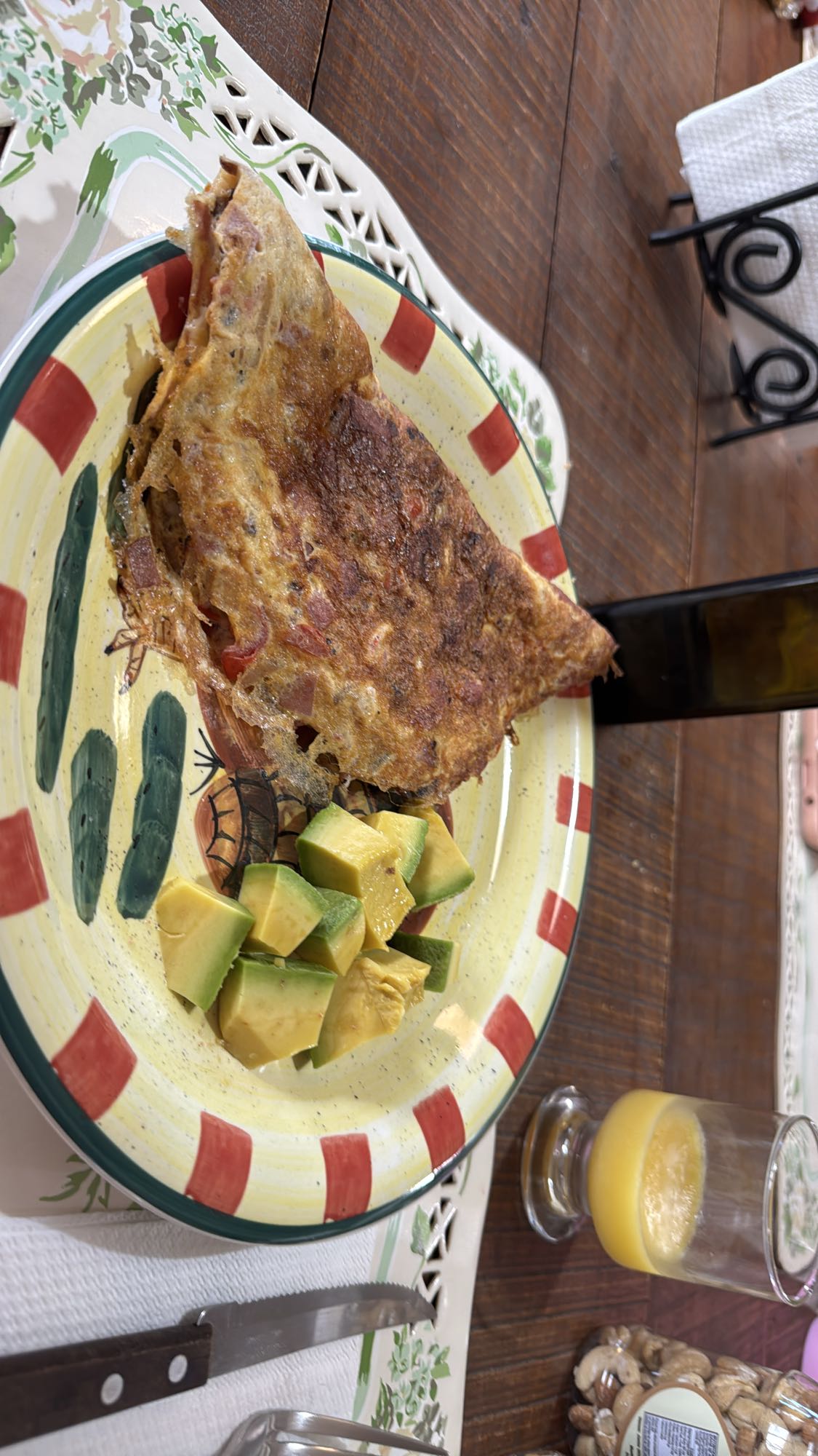 Omelette con aguacate y jugo