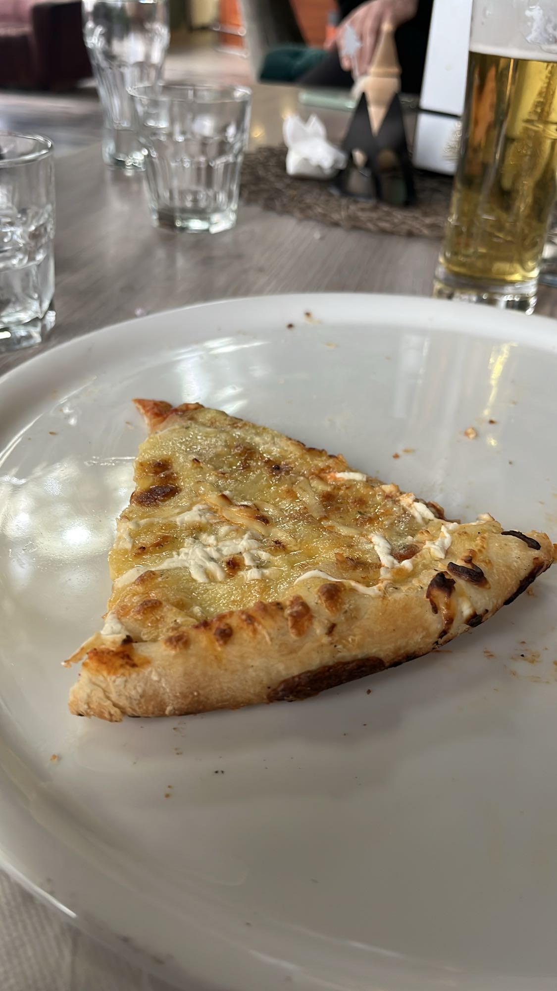 парче пица сирена