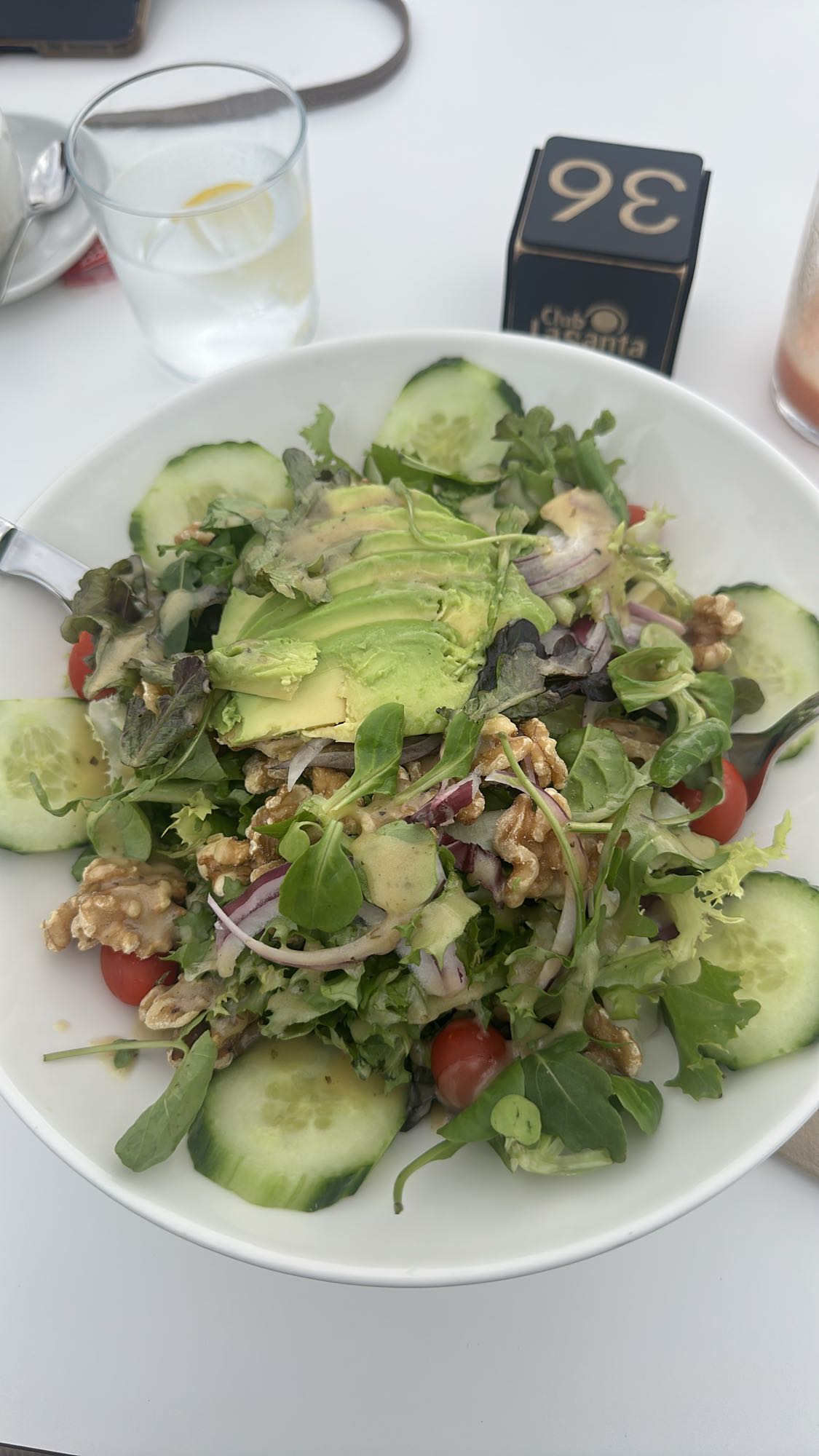 Salade avocat noix