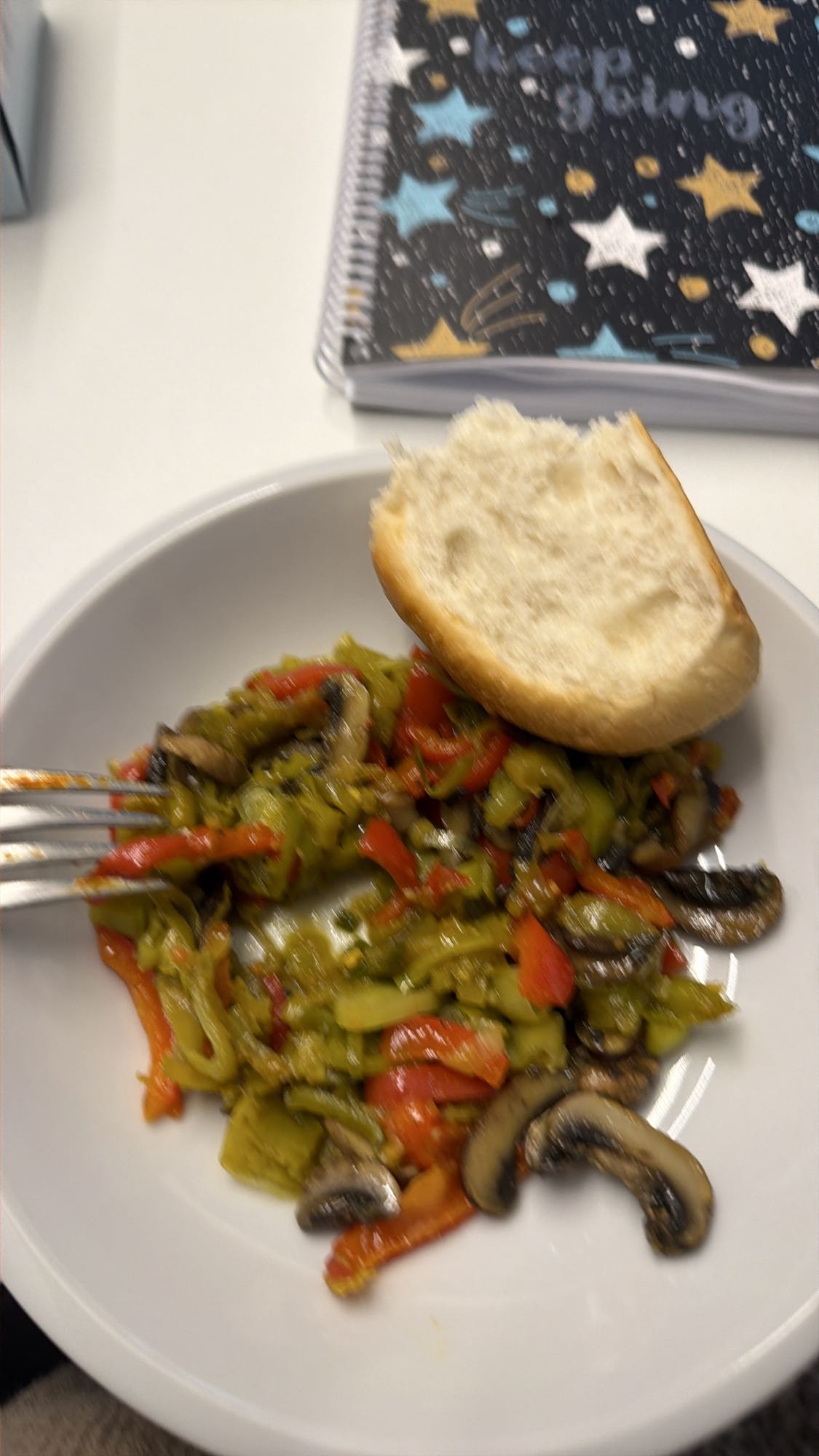 Paprika Pilz Mix mit Brot