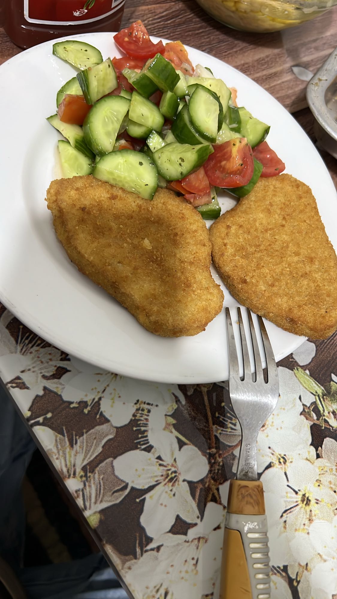 Breaded chicken with salad