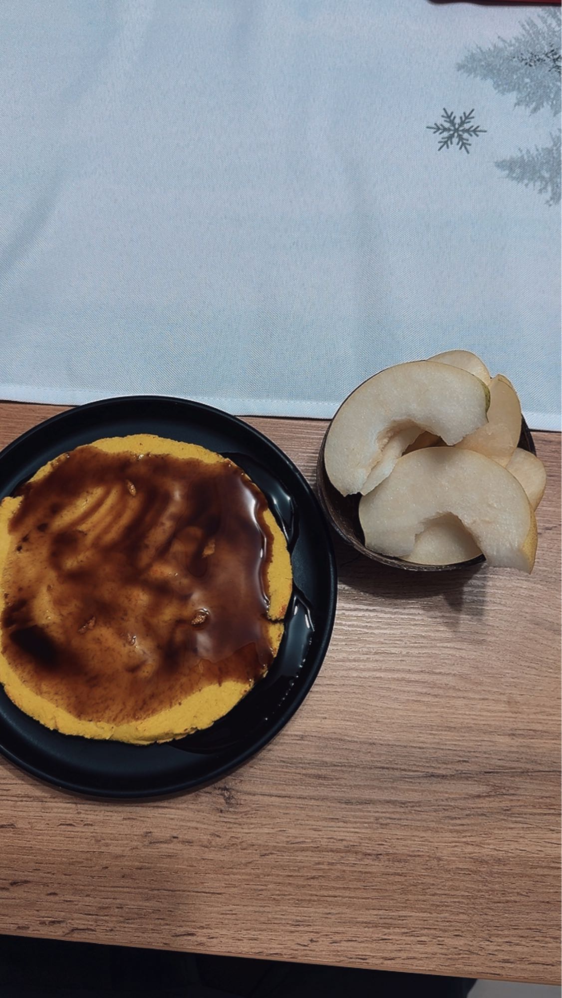 Clătită cu sos și pară