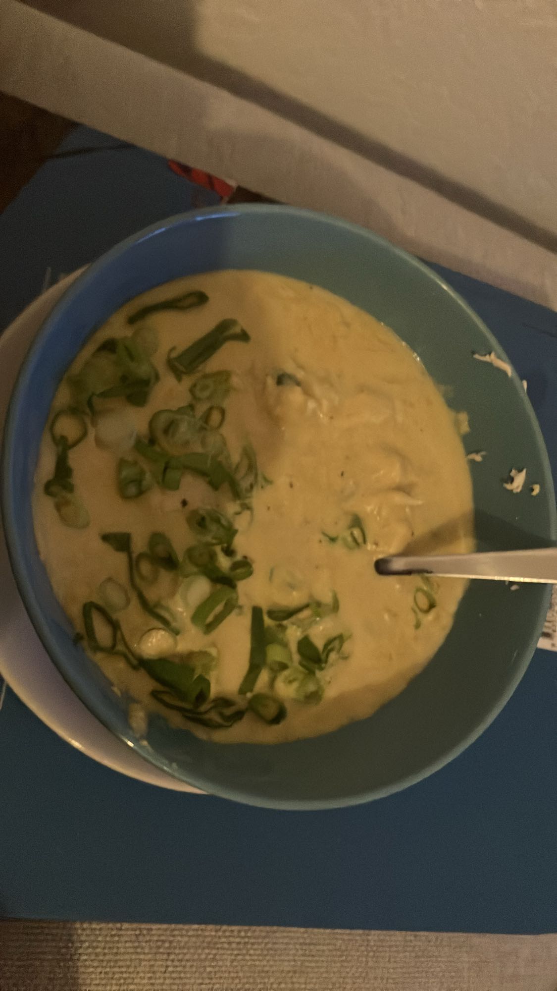 Sopa de milho com frango desfiado