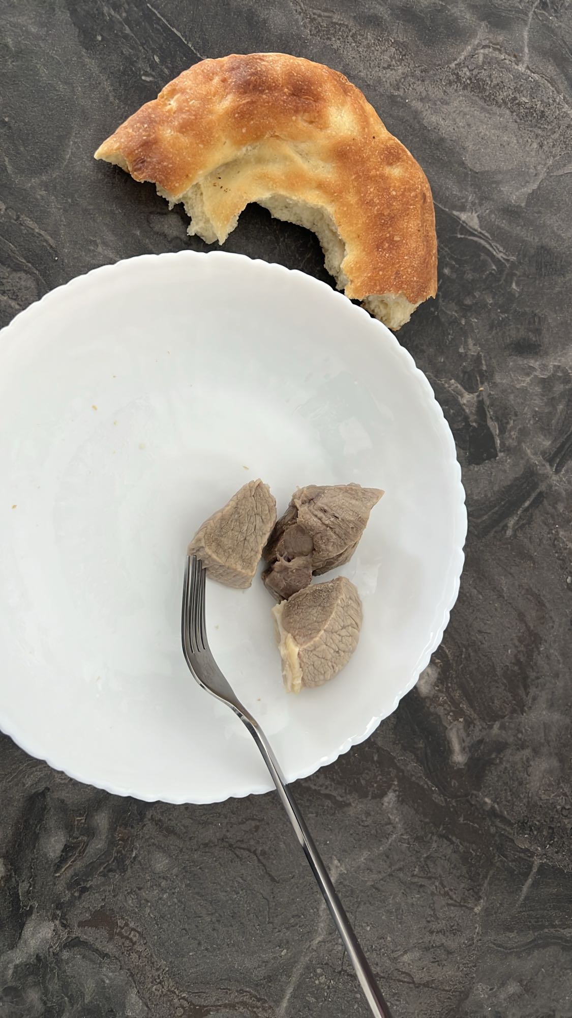 հաց և խաշած միս