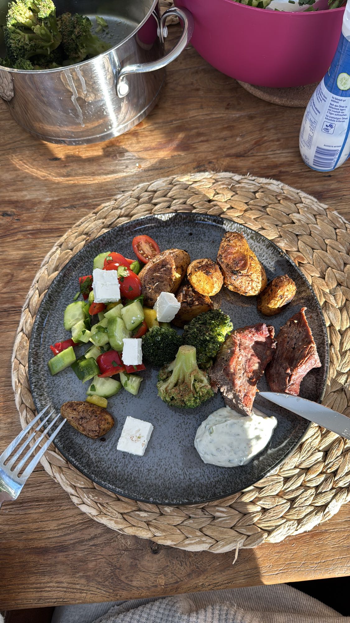 Fettreduzierter Duo: Gegrilltes Lamm mit Gemüse