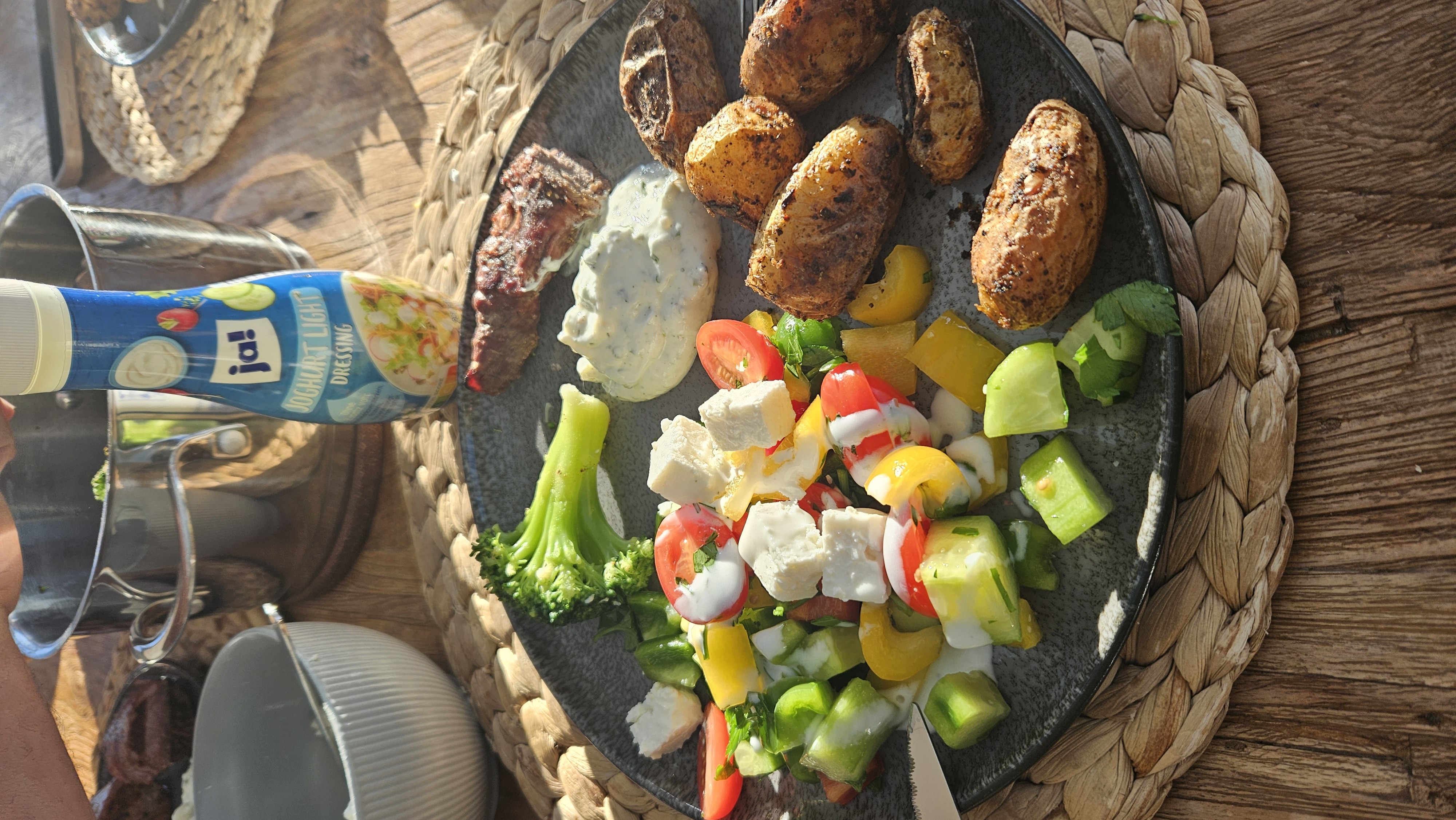 Gegrilltes Lamm mit Salat