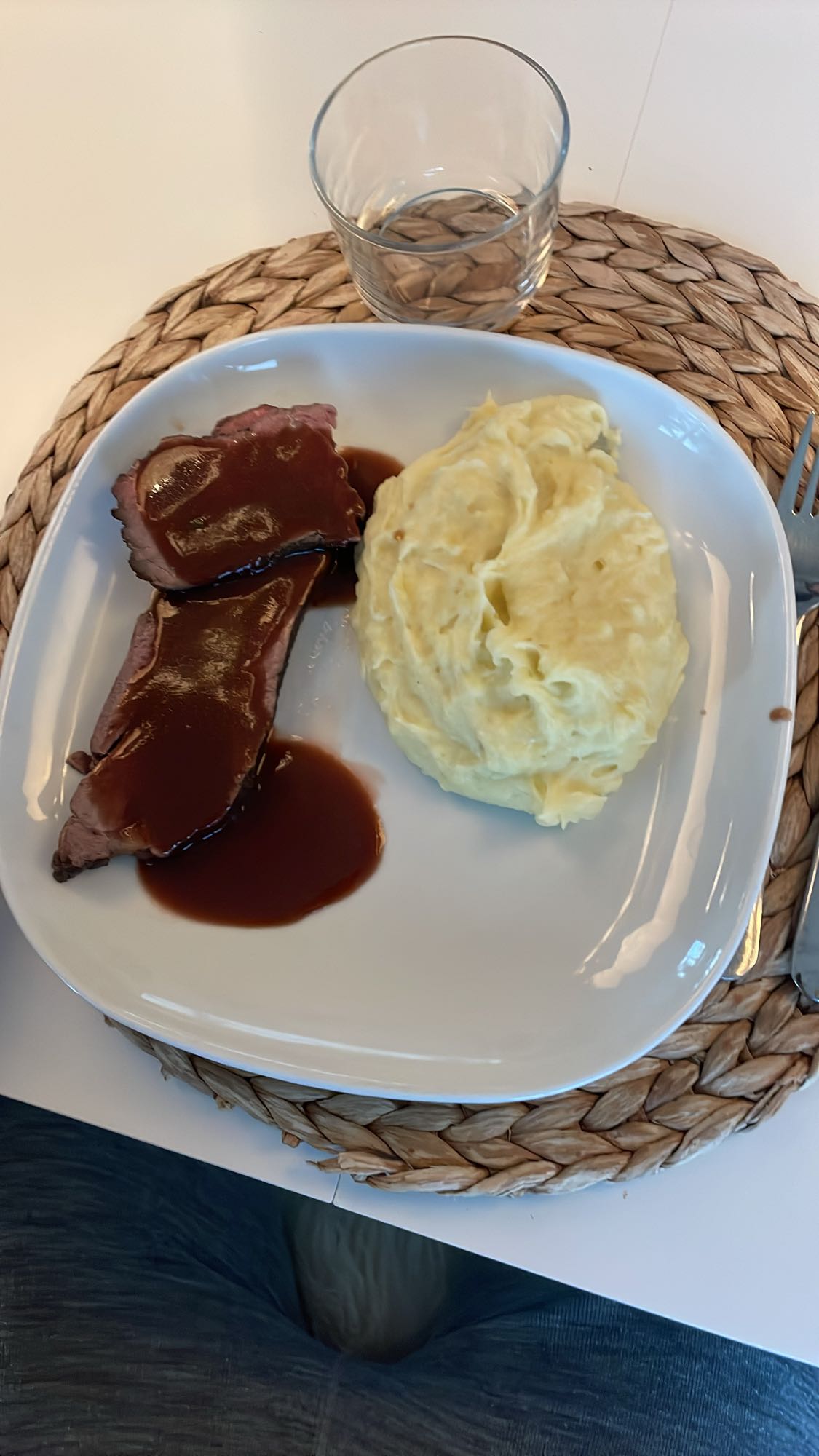 Kött med potatismos