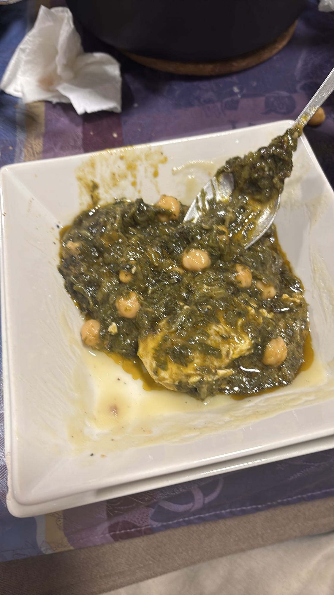 Espinacas con garbanzos y huevo