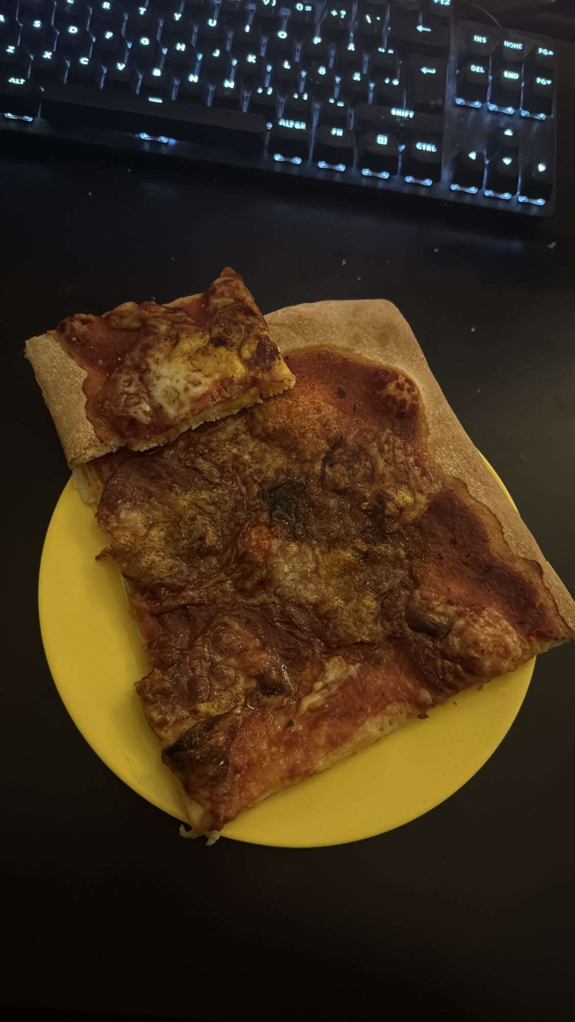 Ostpizza på tallrik