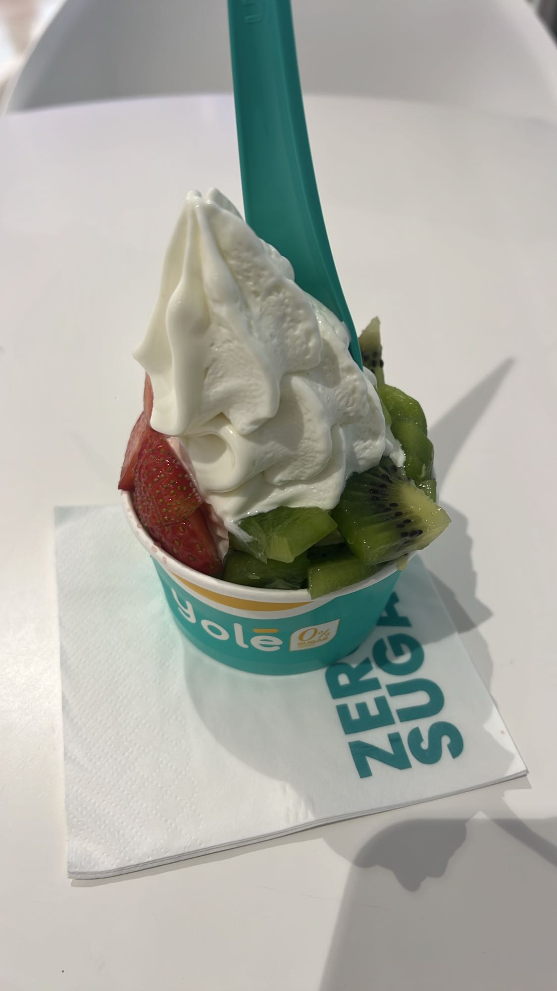 yogur helado con frutas