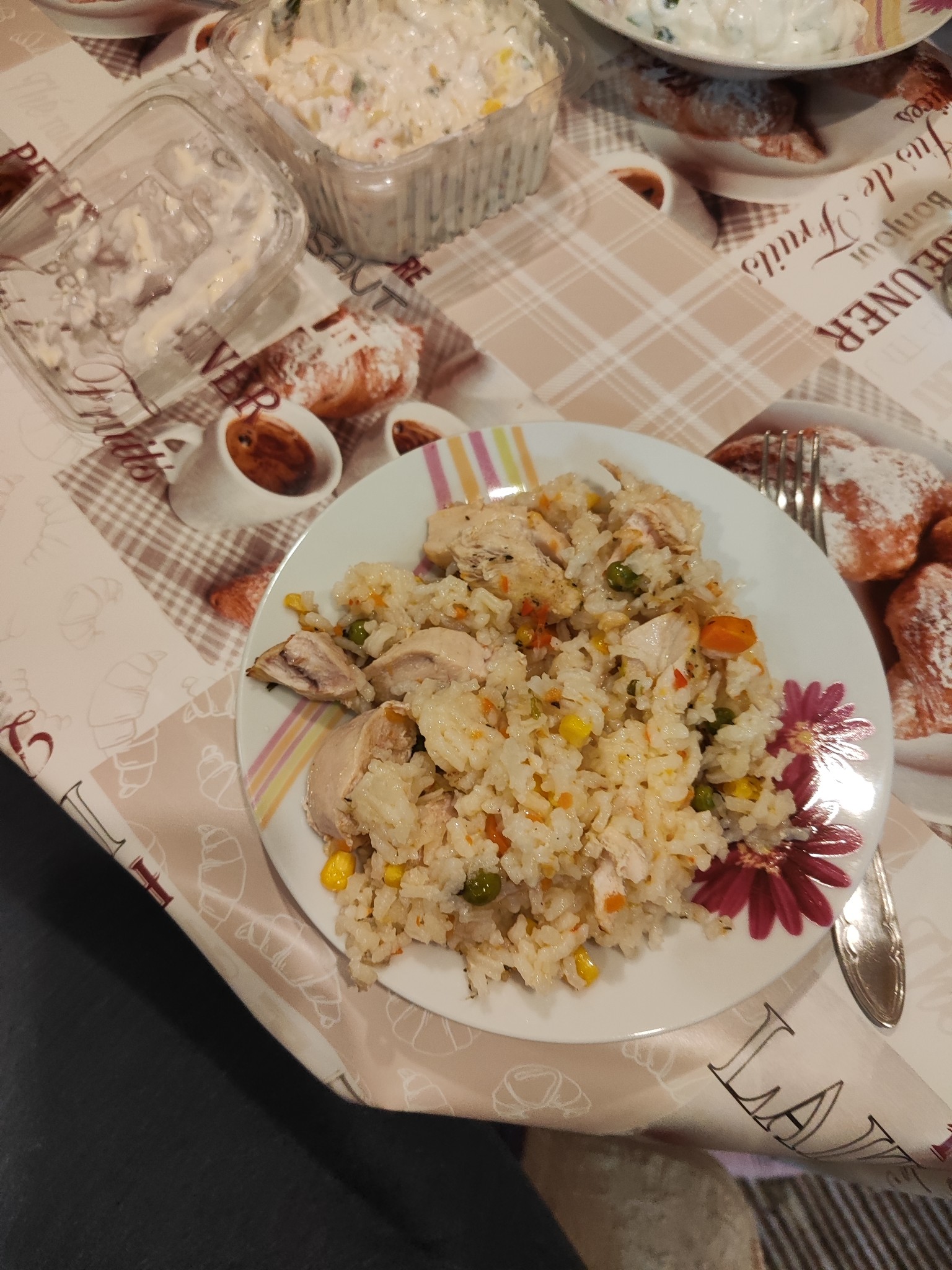 Chicken rice with salad