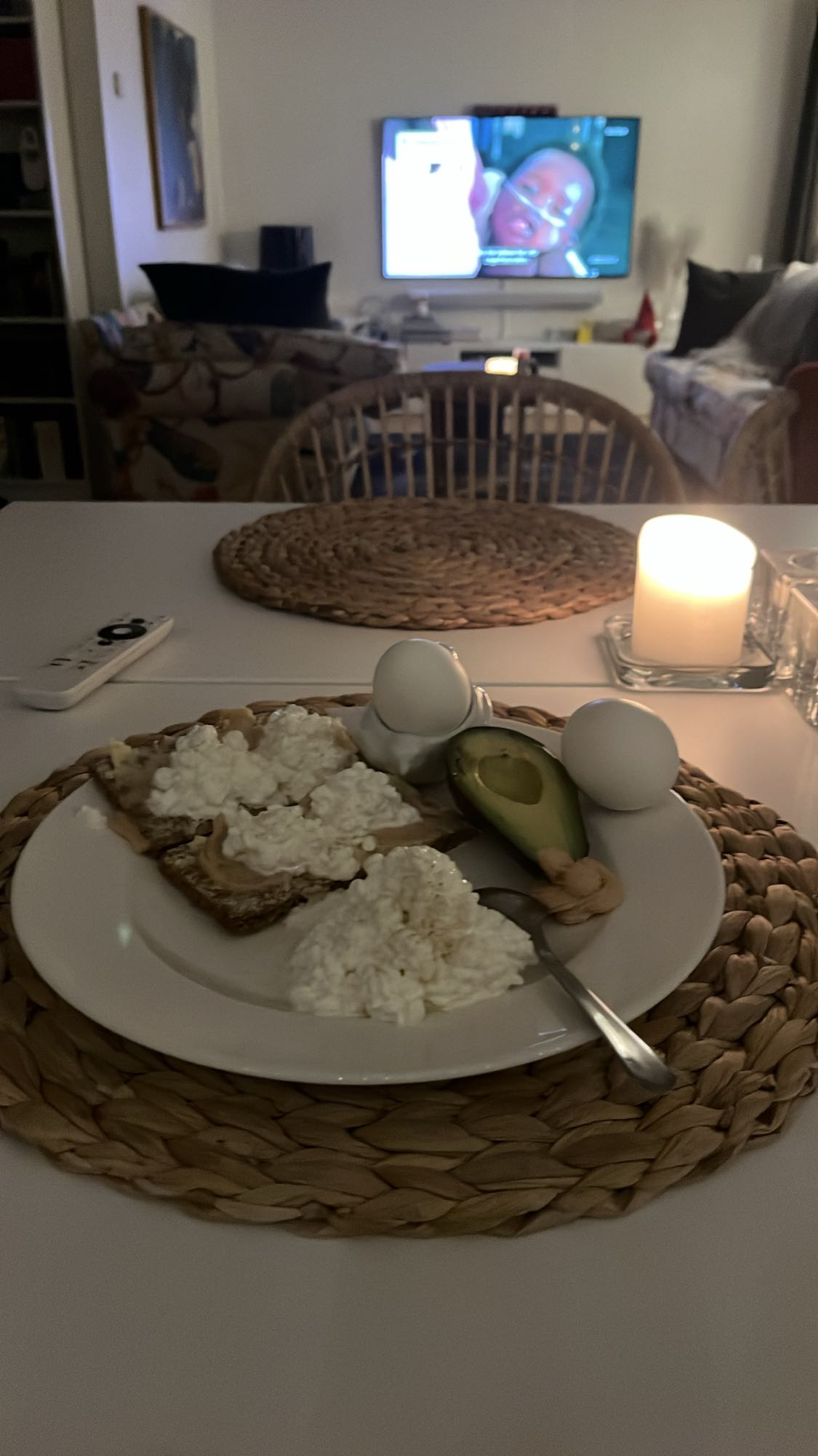Kvällsmål med ägg & avokado