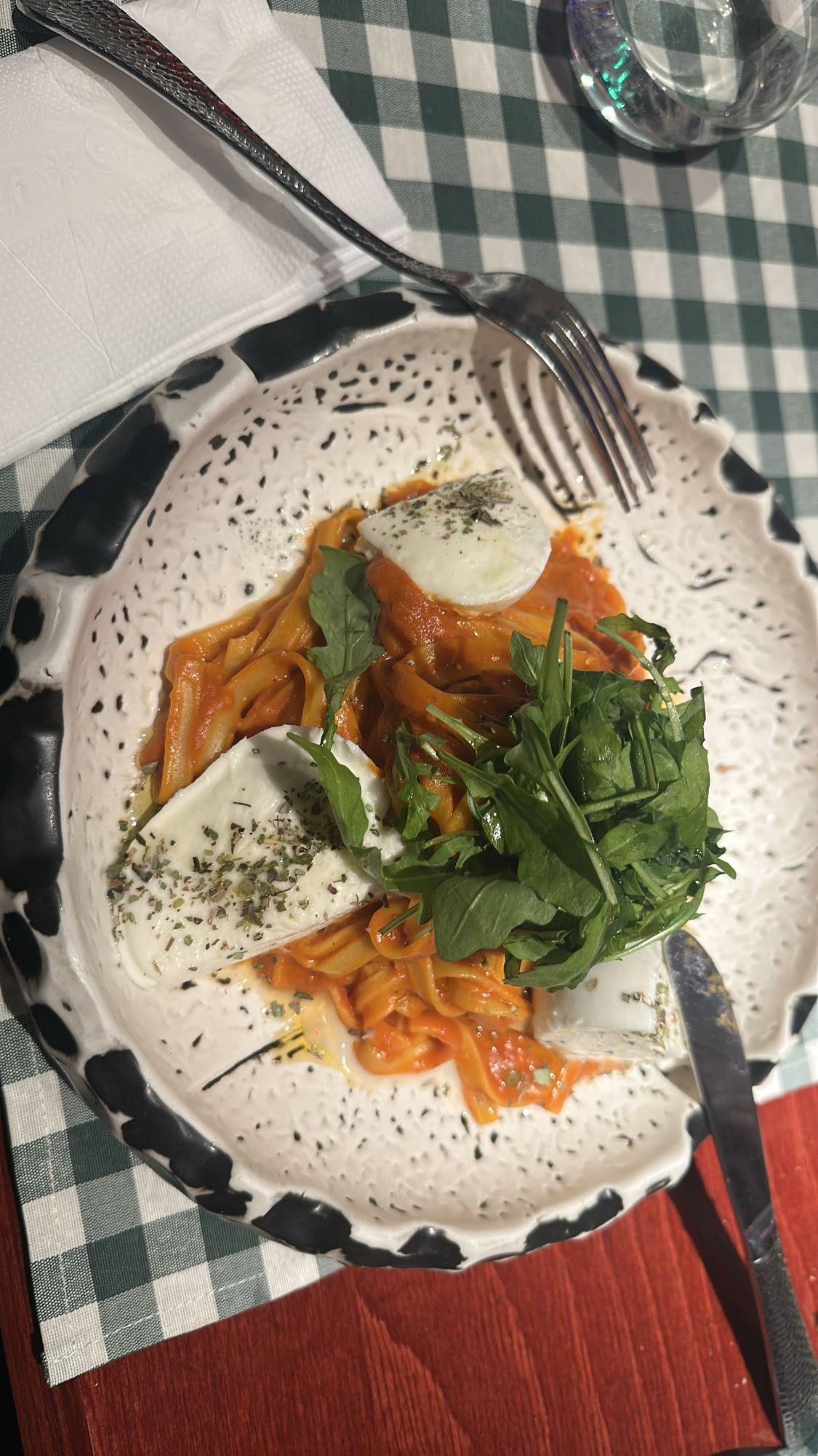 Tagliatelle with tomato, mozzarella, arugula