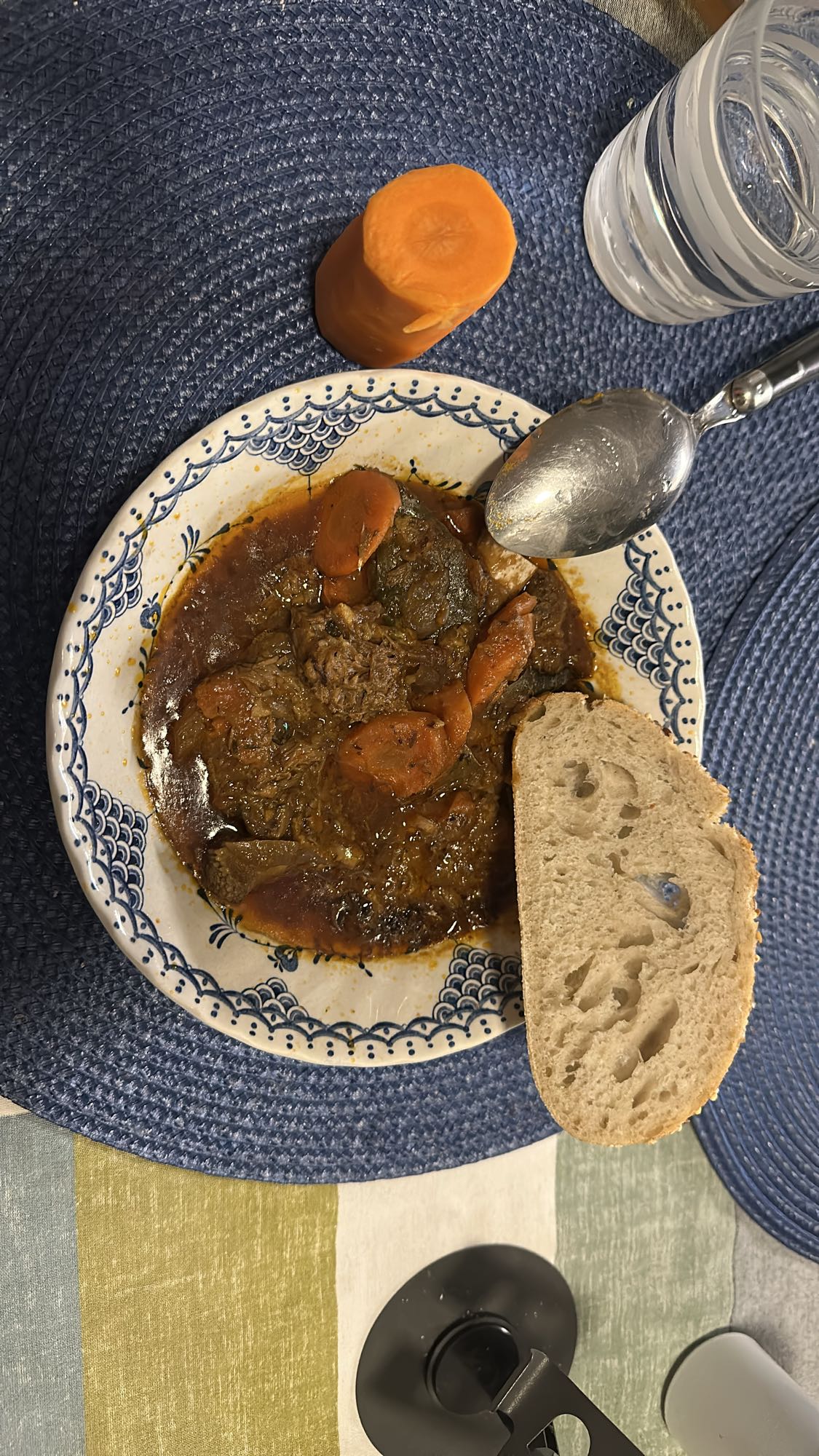 Köttgryta med bröd