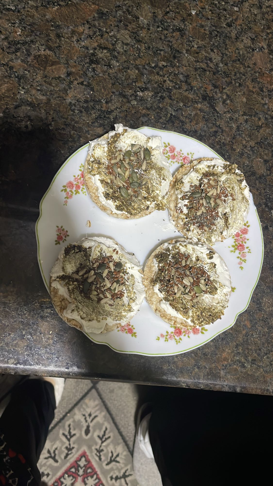 Rice cakes with labneh