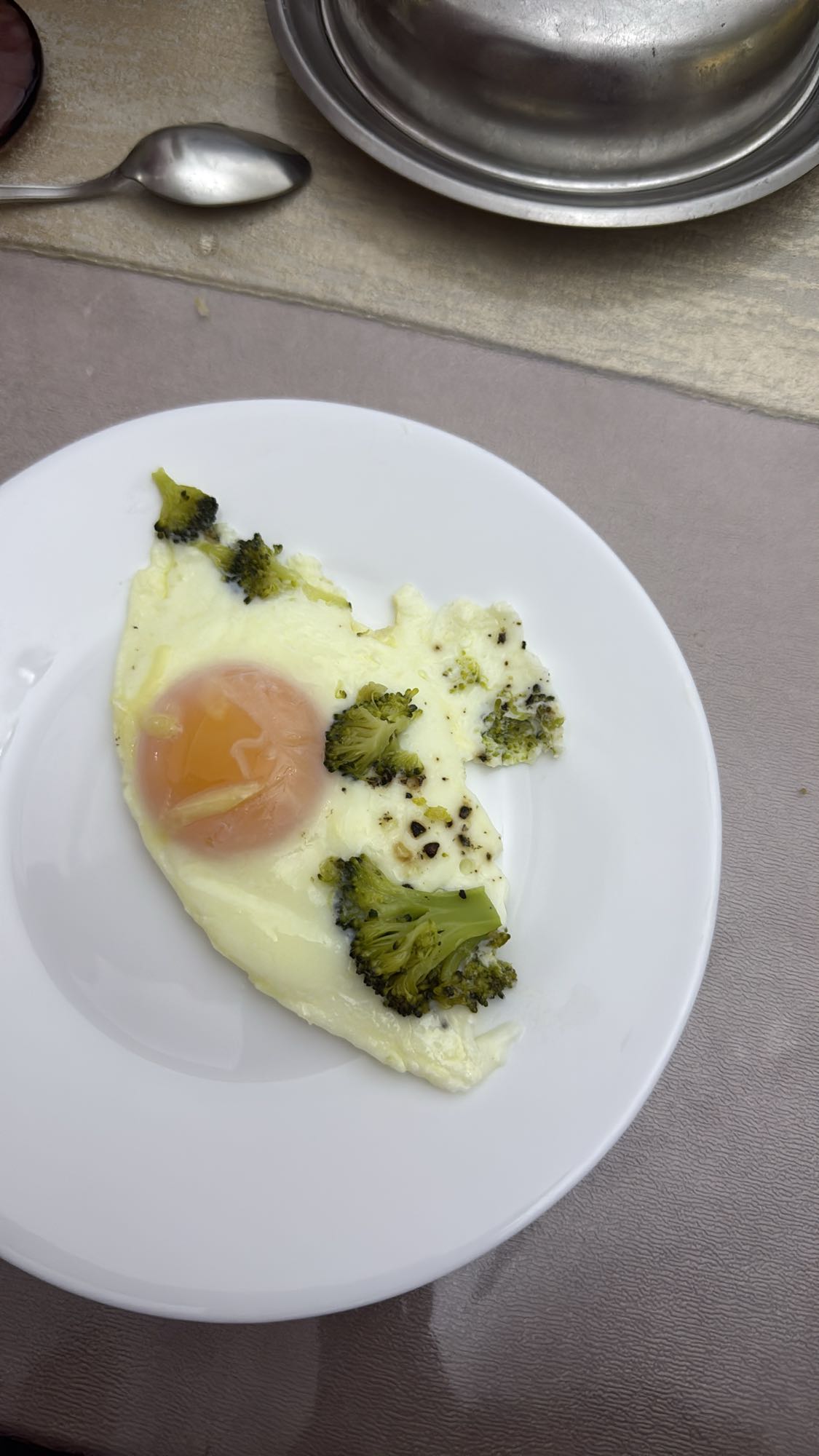 яичница с брокколи