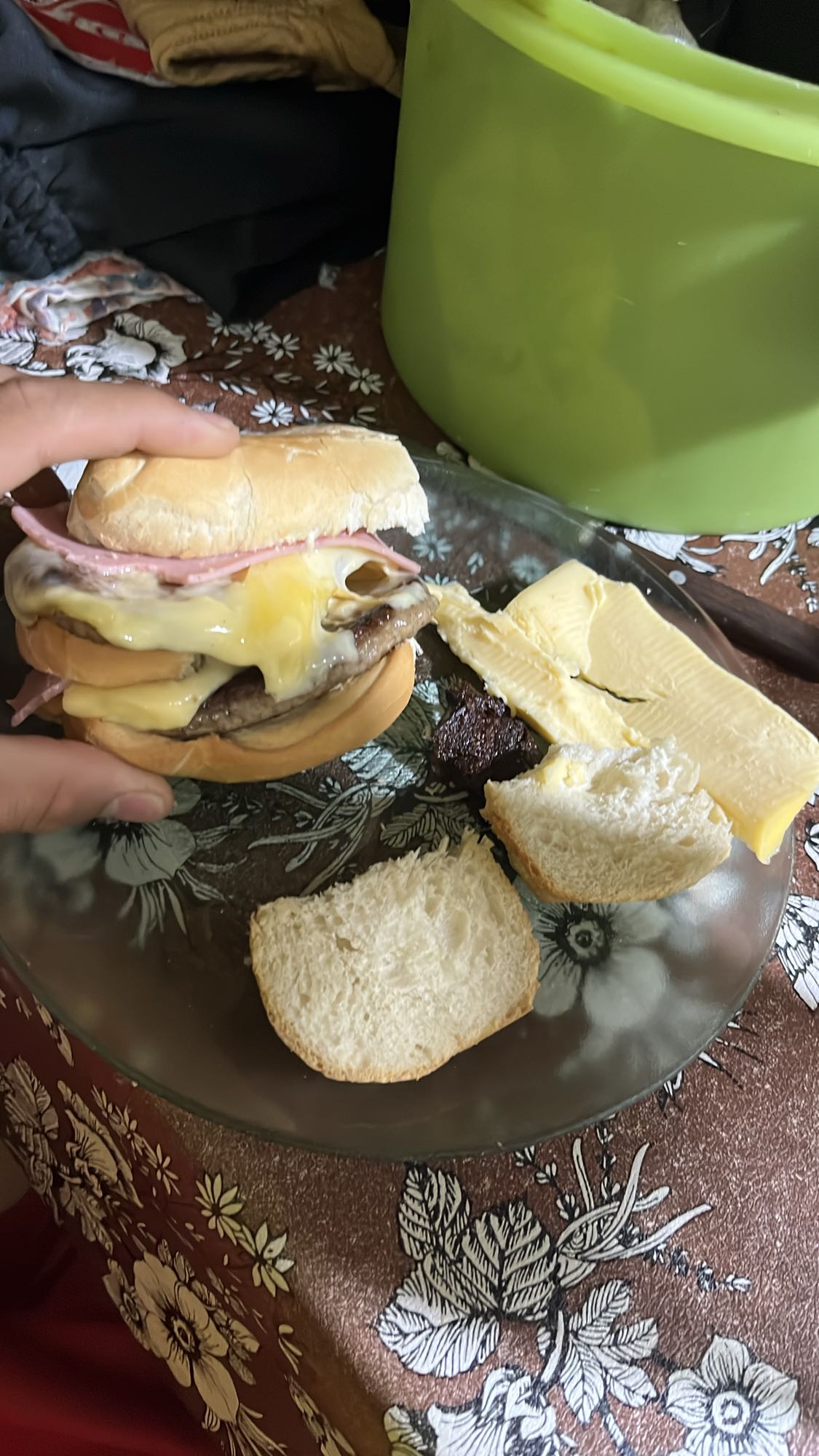 Hamburguesa con doble carne, queso y paleta