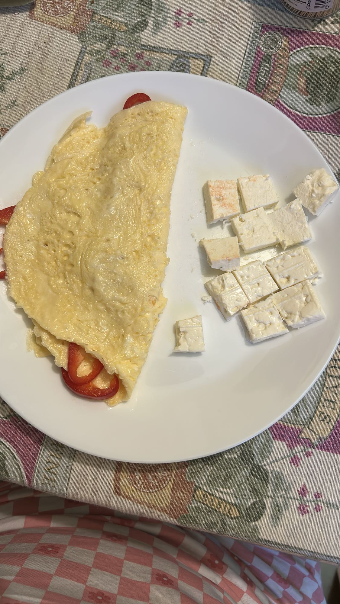 Omletă cu ardei și brânză