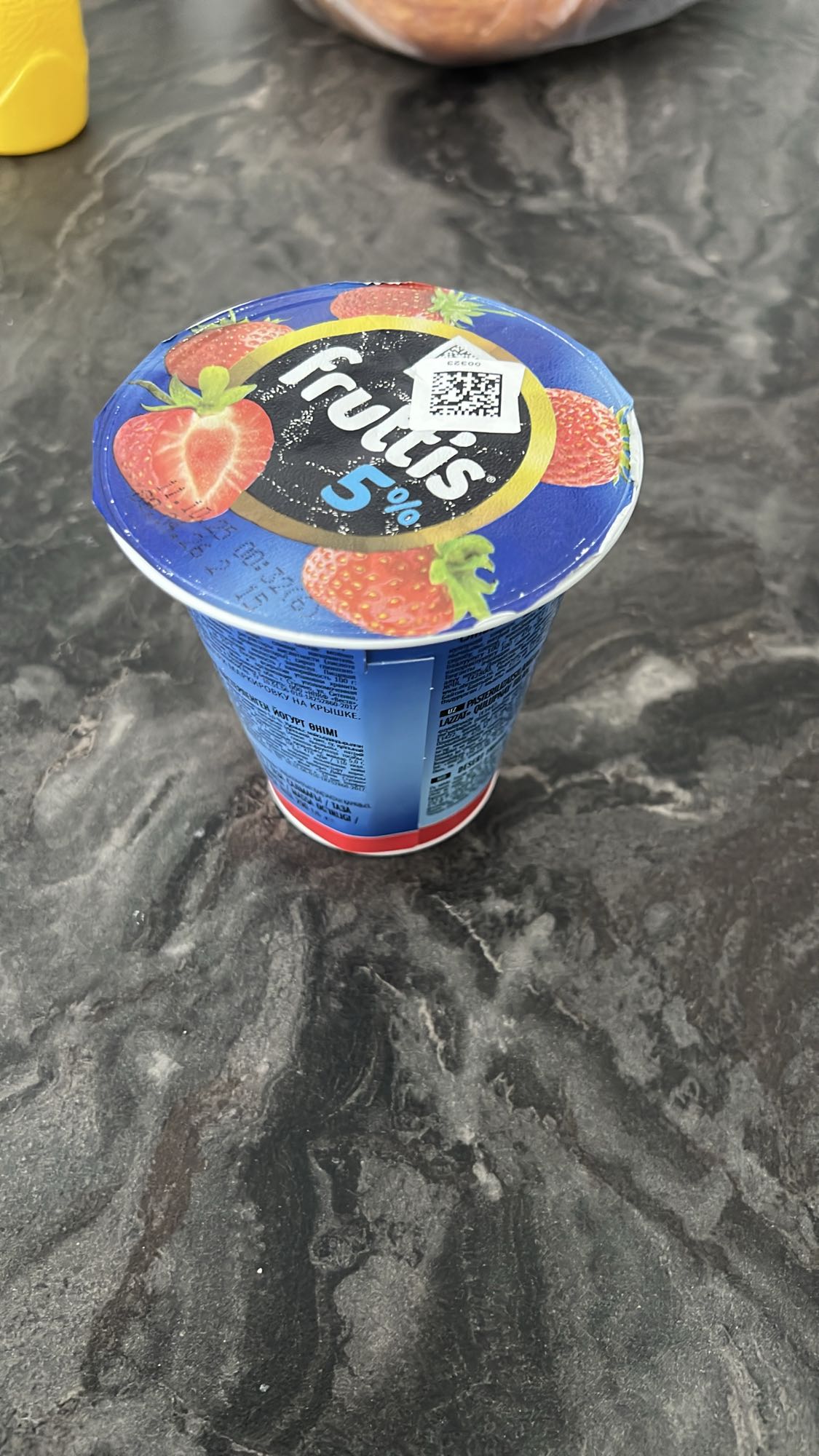 Ելակով յոգուրտ